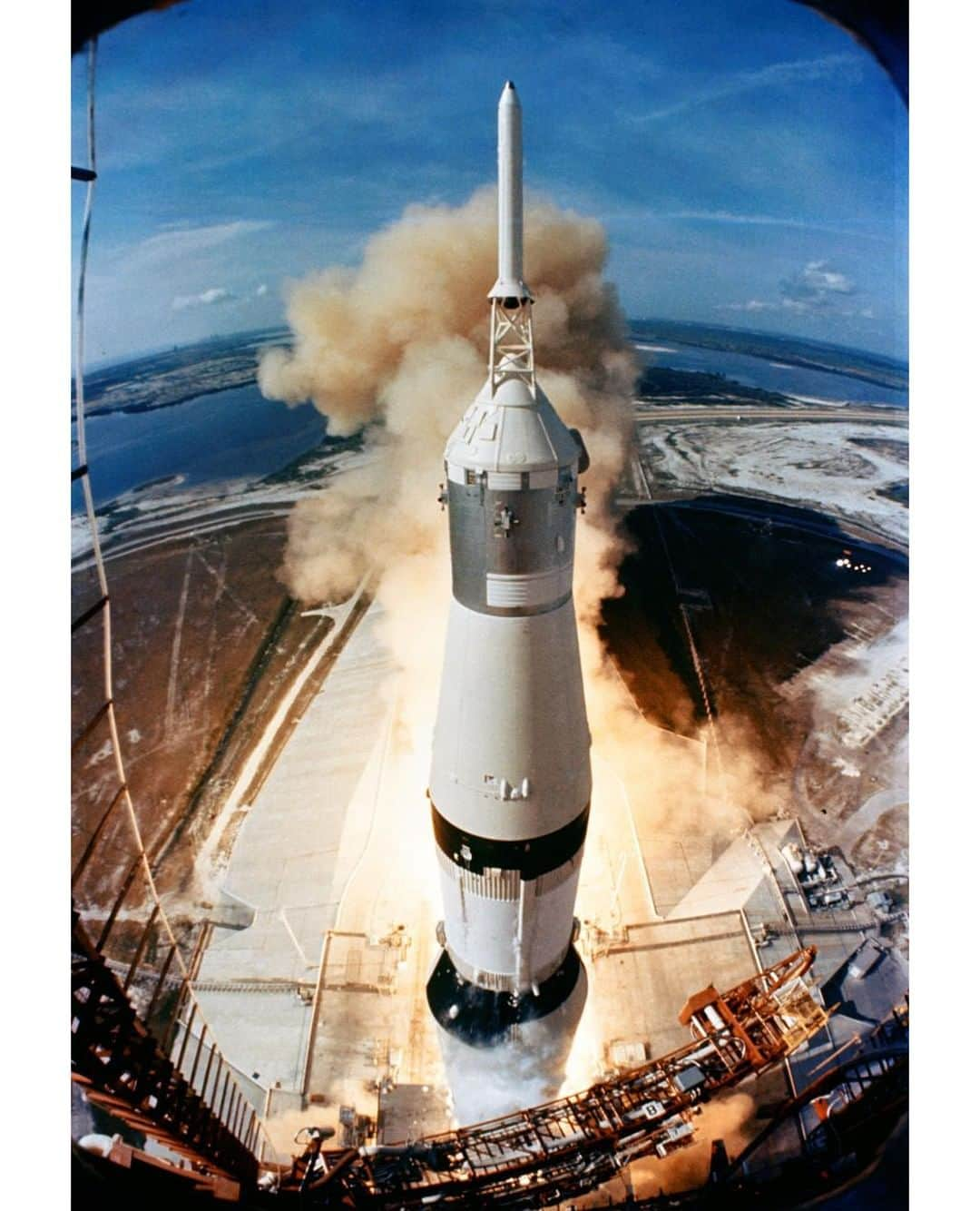 パワーハウスミュージアムさんのインスタグラム写真 - (パワーハウスミュージアムInstagram)「JUST ANNOUNCED:  To commemorate the 50th Anniversary of the Moon landing we are premiering Apollo 11, a new exhibition bringing together over 200 objects to tell the story of a moment in world history and the impact that moment still has today. Opens June 29. More via link in bio 👆📸 Courtesy NASA」4月15日 16時01分 - powerhousemuseum