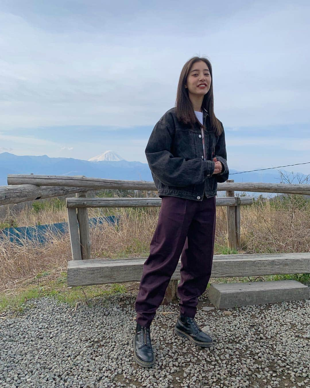 新木優子さんのインスタグラム写真 - (新木優子Instagram)「私服+🗻 jacket : levi's (vintage) tops : @no__panties__  bottom : @lowclassic_seoul  shoes : @drmartens_japan」4月15日 15時54分 - yuuuuukko_