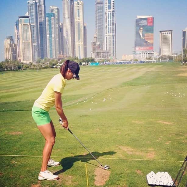 マリア・ベルチェノワさんのインスタグラム写真 - (マリア・ベルチェノワInstagram)「Miss this perfect view 🌻 Have a guess where is it? #golfinggirl #golfer #sportwoman」4月15日 15時55分 - mariaverchenova
