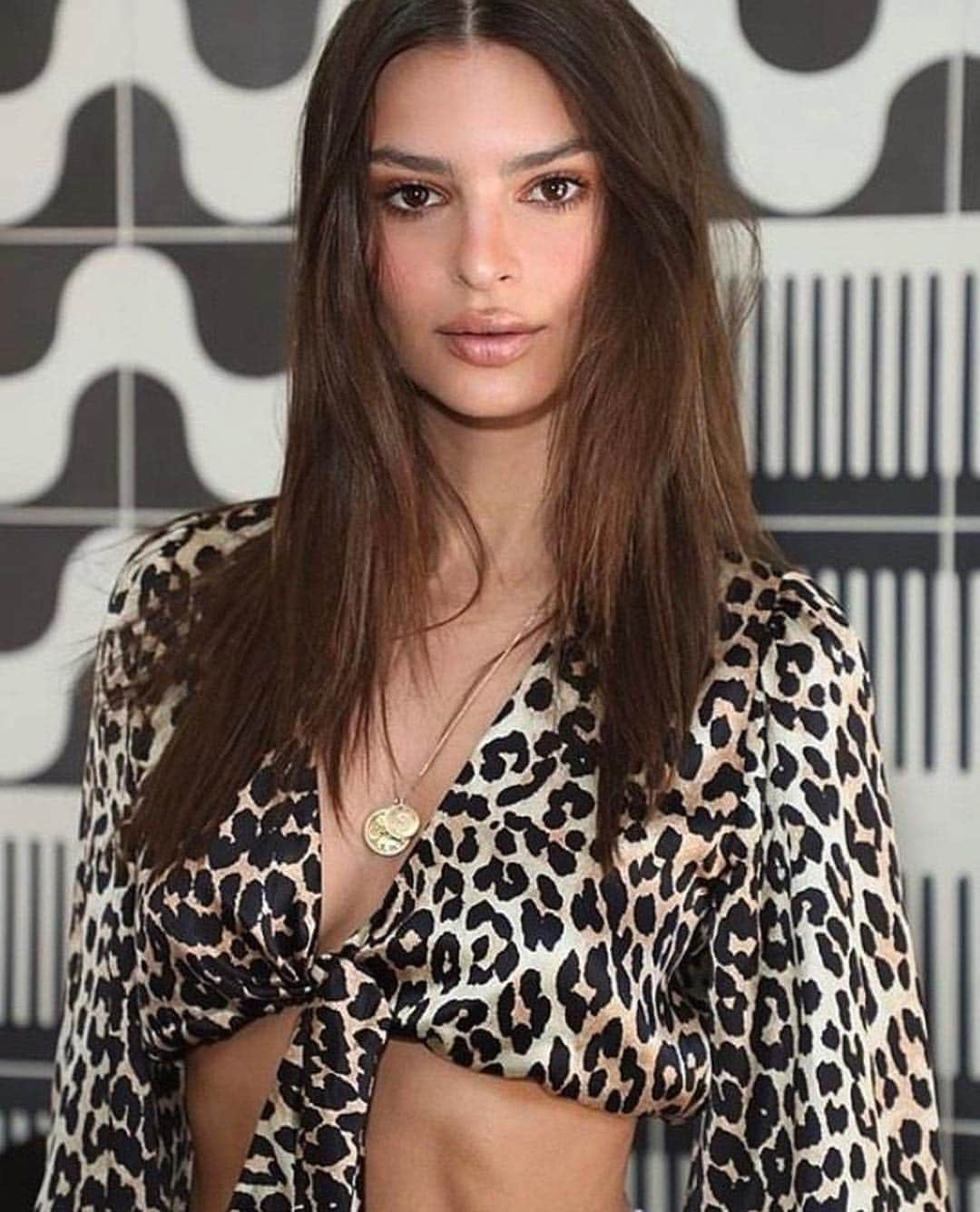 ガンニさんのインスタグラム写真 - (ガンニInstagram)「☄️ @emrata wears our leopard tie-front top at #coachella #GANNIGirls #ganni」4月15日 15時56分 - ganni