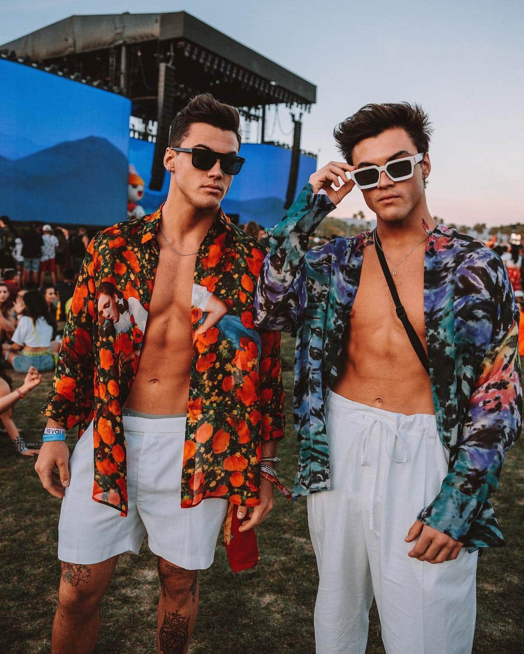 Bryant Eslavaさんのインスタグラム写真 - (Bryant EslavaInstagram)「currently editing so many photos i took at coachella this weekend 🌟 so many photos coming..who’s ready?💥 thank you @doteshopping & @cashapp for making this the best weekend ever 🙌」4月15日 15時58分 - bryant