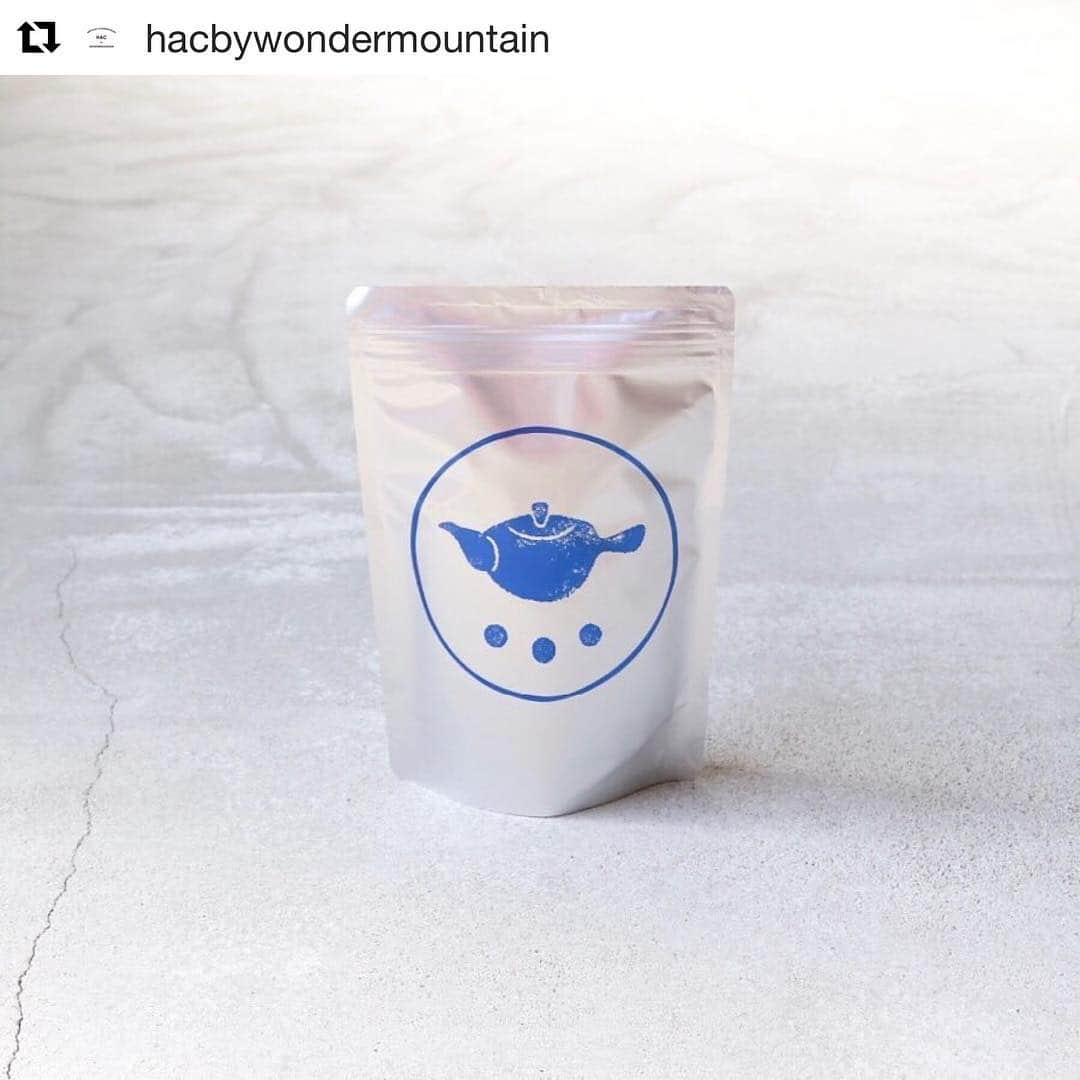 wonder_mountain_irieさんのインスタグラム写真 - (wonder_mountain_irieInstagram)「#Repost @hacbywondermountain with @get_repost ・・・ _ ほうじ茶でありながら優しい甘みを感じていただける風味豊かな茶葉。 これからのシーズンは麦茶のかわりにも◎ 母の日の贈り物にもおすすめです！ _ すすむ屋茶店 “くきほうじ茶 80g” ¥756- _ 〈online store / @digital_mountain〉 http://www.digital-mountain.net/shopbrand/l_foods/ _ 【オンラインストア#DigitalMountain へのご注文】 *24時間注文受付 *1万円以上ご購入で送料無料 tel：084-983-2740 _ We can send your order overseas. Accepted payment method is by PayPal or credit card only. (AMEX is not accepted)  Ordering procedure details can be found here. >> http://www.digital-mountain.net/smartphone/page9.html _ blog > http://hac.digital-mountain.info _ #HACbyWONDERMOUNTAIN 広島県福山市明治町2-5 2階 JR 「#福山駅」より徒歩15分 (11:00 - 19:00 火曜定休) _ #ワンダーマウンテン #japan #hiroshima #福山 #尾道 #倉敷 #鞆の浦 近く」4月15日 16時50分 - wonder_mountain_