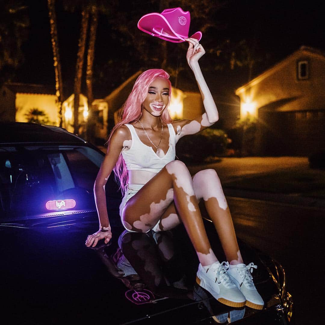 ウィニー・ハーロウさんのインスタグラム写真 - (ウィニー・ハーロウInstagram)「When your ‘chella group goes from Four to Fifteen 🚘🚘🚘📲 @Lyft #giftfromlyft」4月15日 17時00分 - winnieharlow