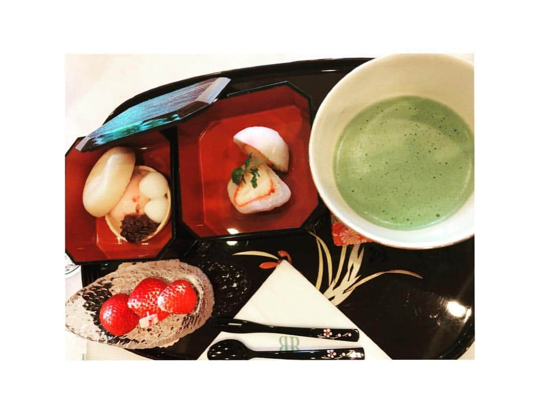 城華阿月さんのインスタグラム写真 - (城華阿月Instagram)「#なだ万 朝食の後は #スイーツタイム #😋 #いちご #いちご大福 #ストロベリーアイス の#もなか #お抹茶  #楽しかった #笑いすぎた  #幸せな時間 #母 との時間 いつまでも子供な私#😝 #甘えん坊  #デザートは別腹  #糖質中毒 #スイーツ好きな人と繋がりたい  #人生一度きり #誰と食べるか が大事 時間を無駄にしたくないのょね〜😙 #sweets #美味しいもの巡り  #mothersday」4月15日 17時00分 - azuki__joka