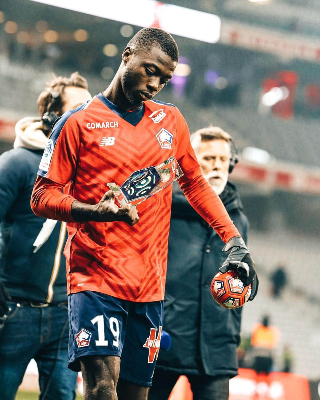 リーグ・アンさんのインスタグラム写真 - (リーグ・アンInstagram)「Quand tu ne repars pas de ta soirée les mains vides... MVP 😎 @nicolas.pepe19 🇨🇮 ▪️ ▪️ #ligue1conforama #LOSCPSG #lille #igerslille #losc #pepe」4月15日 17時10分 - ligue1ubereats