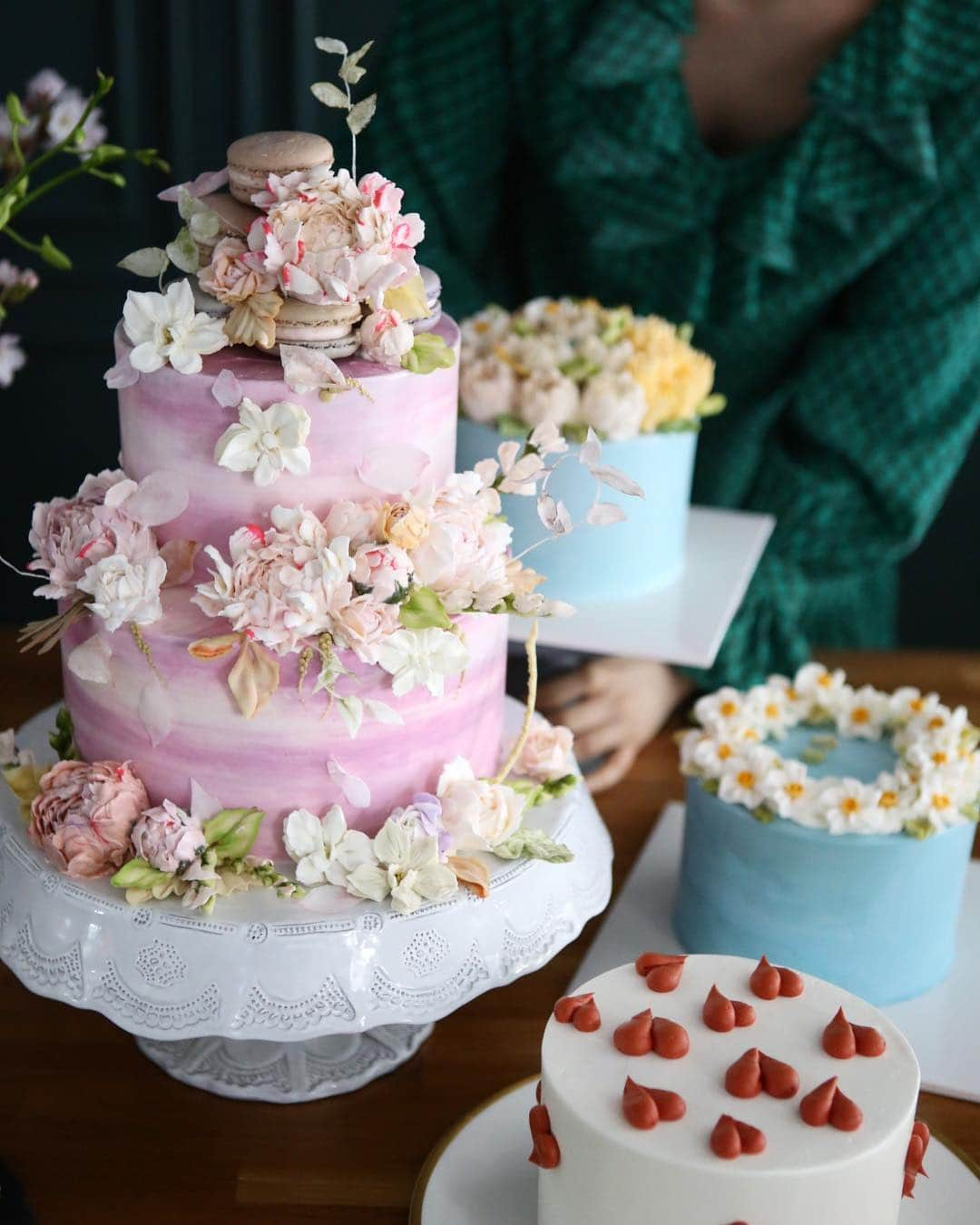 청담 수케이크 (atelier soo)さんのインスタグラム写真 - (청담 수케이크 (atelier soo)Instagram)「ㅡ weddingcake -with @maryme_flowercake ㅡ #flower #cake #flowercake #partycake #birthday #weddingcake #buttercreamcake #buttercream #designcake #soocake  www.soocake.com vkscl_energy@naver.com」4月15日 17時22分 - soocake_ully