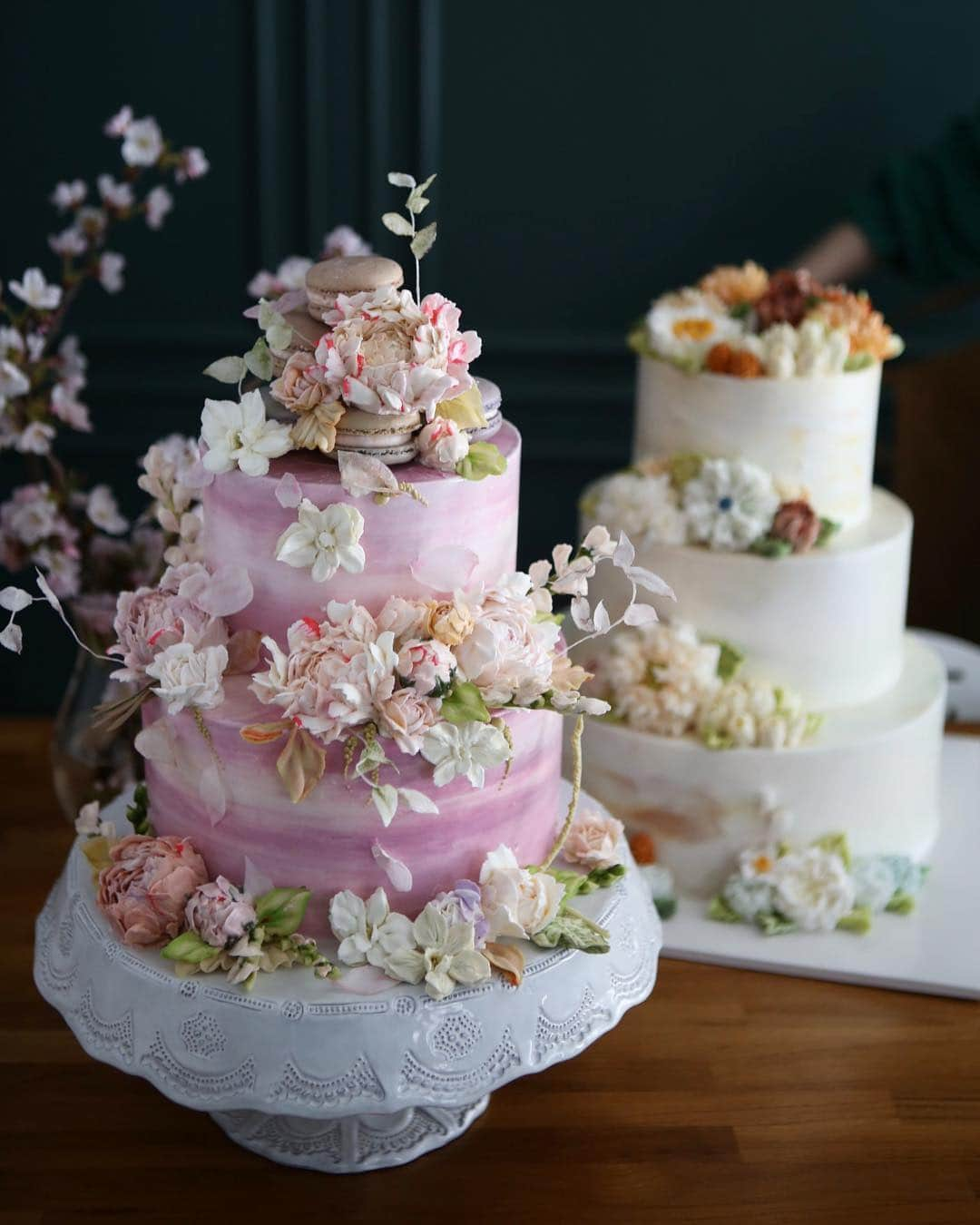 청담 수케이크 (atelier soo)さんのインスタグラム写真 - (청담 수케이크 (atelier soo)Instagram)「ㅡ weddingcake -with @maryme_flowercake ㅡ #flower #cake #flowercake #partycake #birthday #weddingcake #buttercreamcake #buttercream #designcake #soocake  www.soocake.com vkscl_energy@naver.com」4月15日 17時22分 - soocake_ully