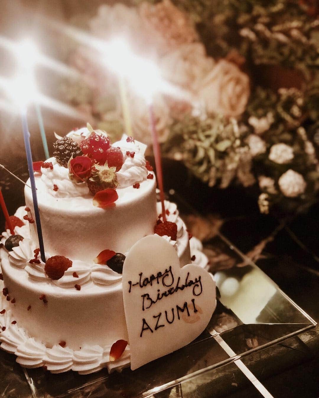 佐藤あずみのインスタグラム：「🎂まさにこの絵文字の可愛い可愛い可愛すぎるケーキ❤️ . It means a lot to me. Every one of you is my treasure. I could not have been here without you in my life. . . . #birthday #bday #happy #bff #drink #cheers #biglove #bdp #girls #party #goodtime #funny #likeit #bigsmile #birthdaycake #お誕生日 #おめでとう私 #お誕生日ケーキ」