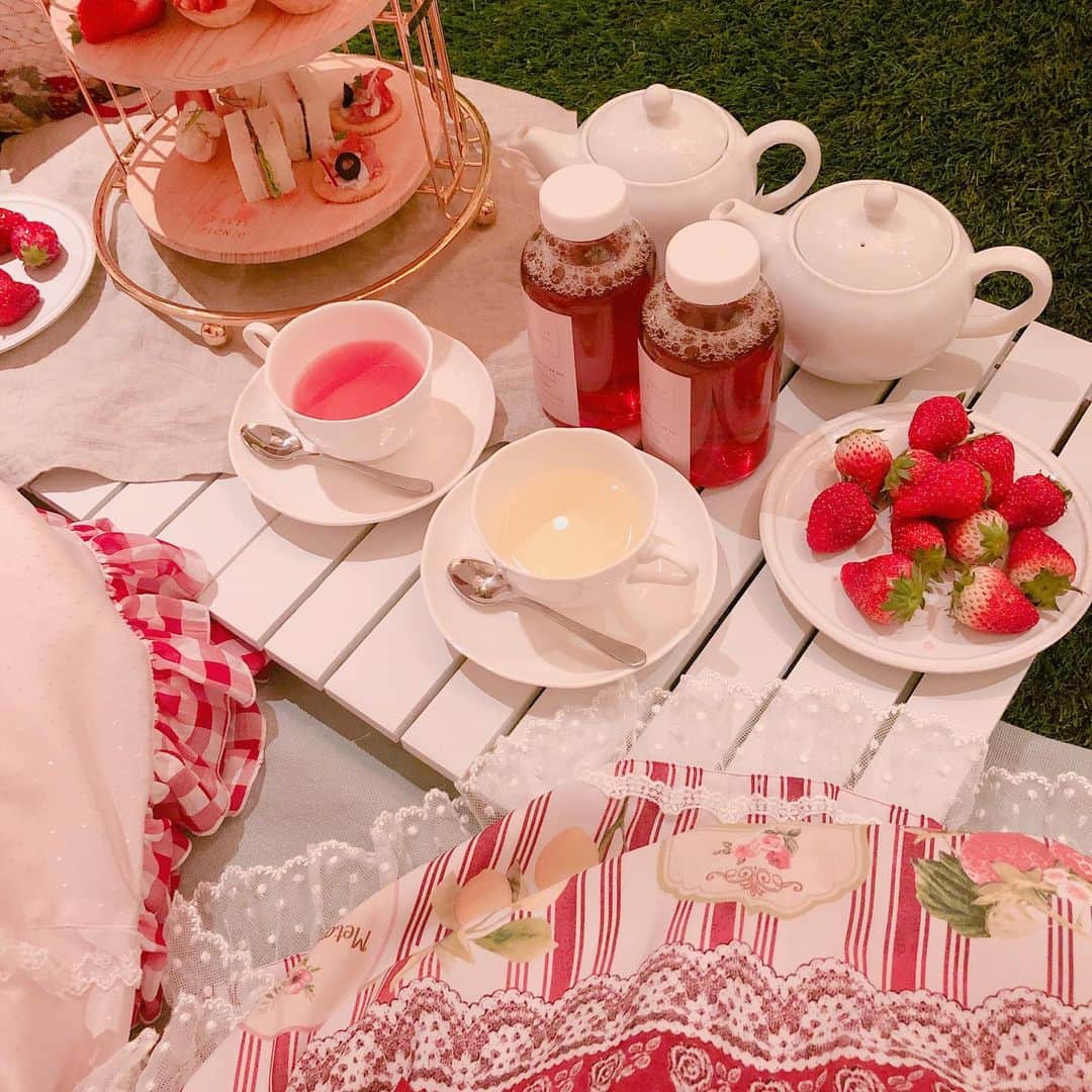 皆方由衣さんのインスタグラム写真 - (皆方由衣Instagram)「いちご食べ放題は嬉しい♡ #fruitpicnic」4月15日 17時28分 - yuiminakata