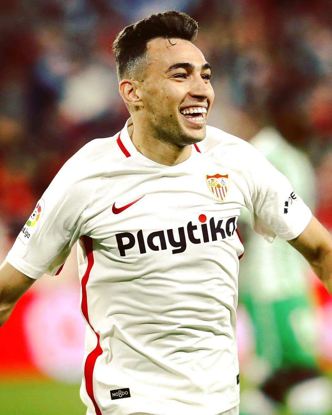 LFPさんのインスタグラム写真 - (LFPInstagram)「When it’s Monday and you won #ElGranDerbi! ☺️❤️ • #SevillaFC #Munir #LaLiga #LaLigaSantander #Derby #Sevilla」4月15日 17時42分 - laliga