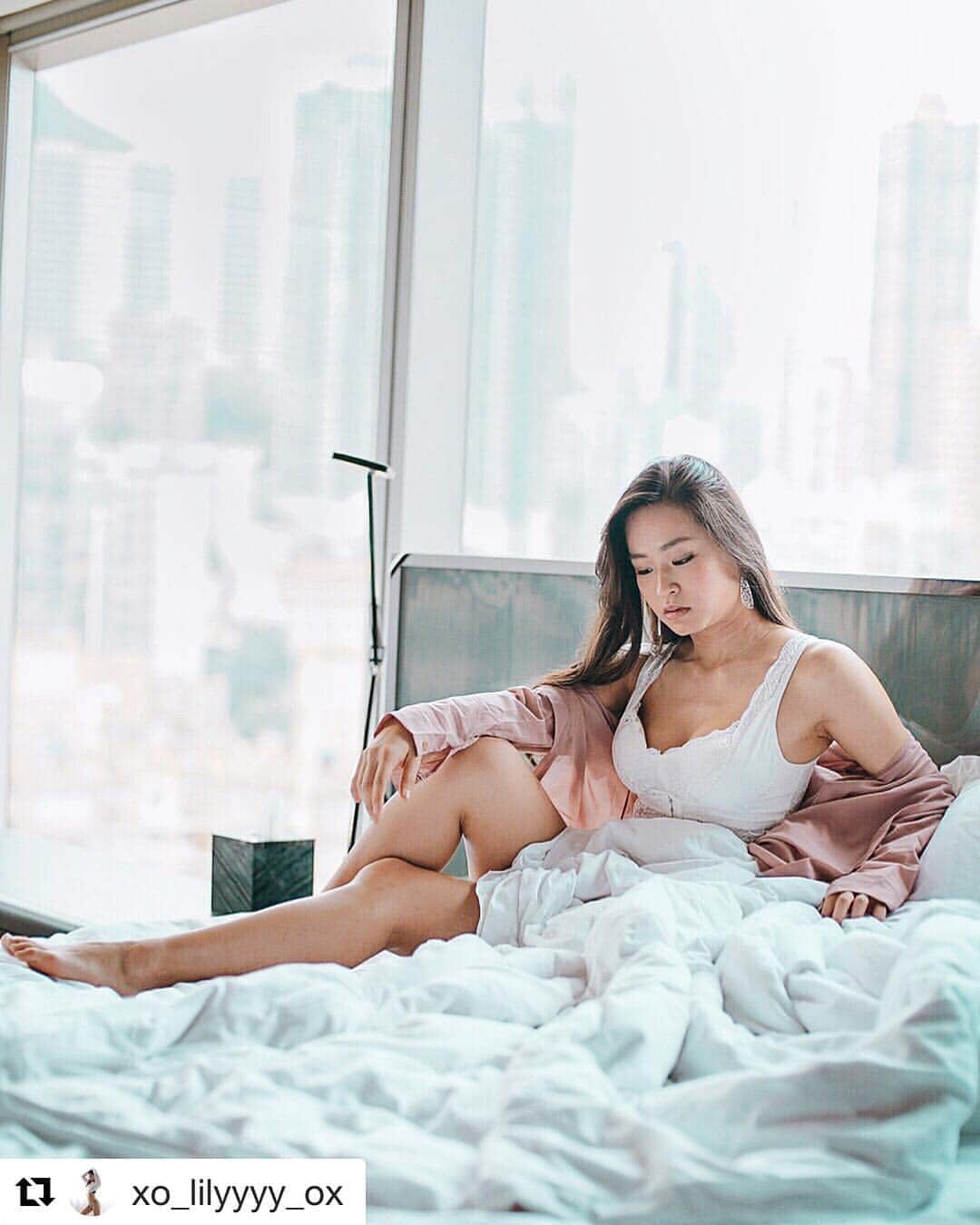 育乳ブラMoriage-モリアージュのインスタグラム：「素敵な写真ありがとうございます！  #Repost @xo_lilyyyy_ox with @get_repost ・・・ Dropping back into a comfortable morning doze😴 旅先の楽しみの一つ、朝の二度寝からのジム🛏💕 . 👙 @moriage.official . #モデル #Momoko_Style #香港 #＃アンバサダー募集 #モデル募集  #ランジェリー #補正ブラ #バストケア #女子力 #美胸 #ボディケア #美容オタク #美容 #ボディメイク #美容マニア #美容好き #美活 #女子力up #美ボディ #フォローミー  #お洒落な人と繋がりたい #オシャレ #beauty #bra #followme #Moriage」