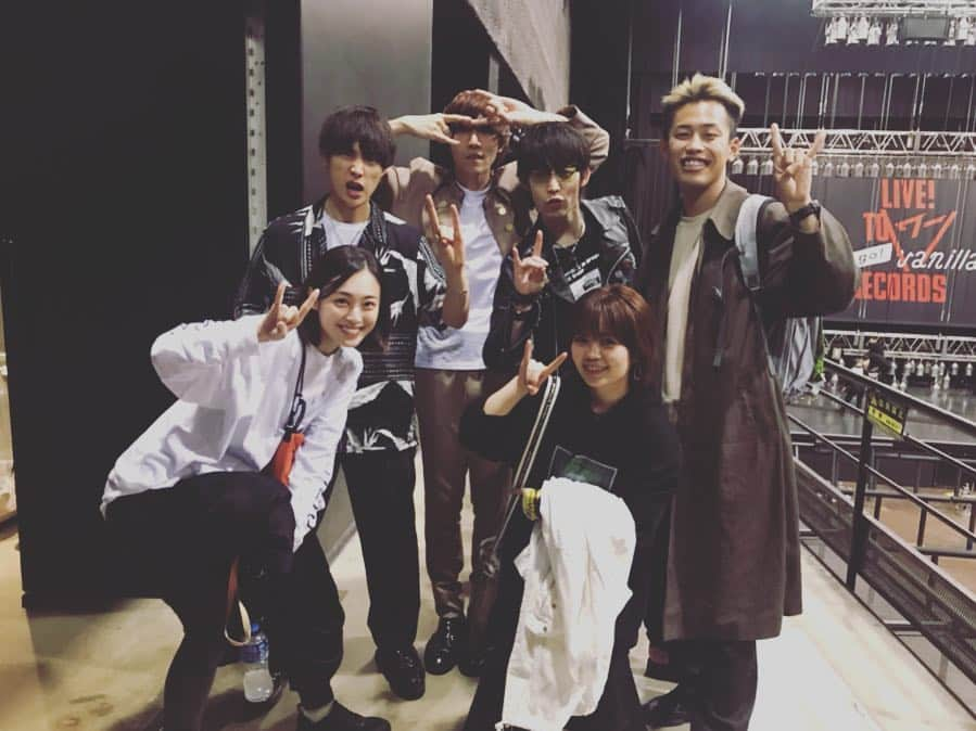 滝裕可里さんのインスタグラム写真 - (滝裕可里Instagram)「. 大好きなバニラズのライブに行ってきました🍦 プリさん不在でも前に進んでいくと決めた 三人の覚悟が爆発していて良いライブだったー フロアで汗だくになって楽しんだ🤩 プリさんが戻ってくるのが待ち遠しい！！ @go_go_vanillas_official」4月15日 17時51分 - takiyukari_official