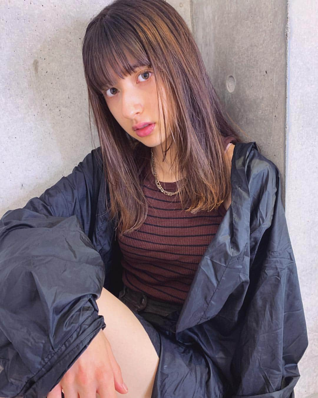 LINA（吉村リナ）さんのインスタグラム写真 - (LINA（吉村リナ）Instagram)「In fact, true happiness is just a collection of small things 🌞 ・ ''愛のある選択をする'' って、まるでとても大きなことに聞こえるかもしれないけど、実は日常生活の一瞬一瞬に存在してること。なんでもいい、そこに愛さえあれば🌹 形や数なんて関係ない、無条件でいい🕊 ・ たとえば 💖カフェテリアでコーヒーを受け取るとき、店員さんの目を見て笑顔で、心を込めてありがとうを伝える。 💖お米を水洗いするとき、ありがとうと声に出しながら丁寧に洗う。 💖選択肢がある限り、動物性由来のものをなるべく消費しない意識をしてみる。 💖買い物時に出来る限りプラスチックの包装／カップ／ストローを断り、自分で毎回持参する。 💖バス停で並ぶ見知らぬおばぁちゃんに、こんにちわ☀️と挨拶してみてる。 ・ 私たちが “幸せ”と感じる瞬間は、 実はどれもとっても小さなきっかけたちだから…🌸🕊🌞✨」4月15日 17時52分 - lina3336