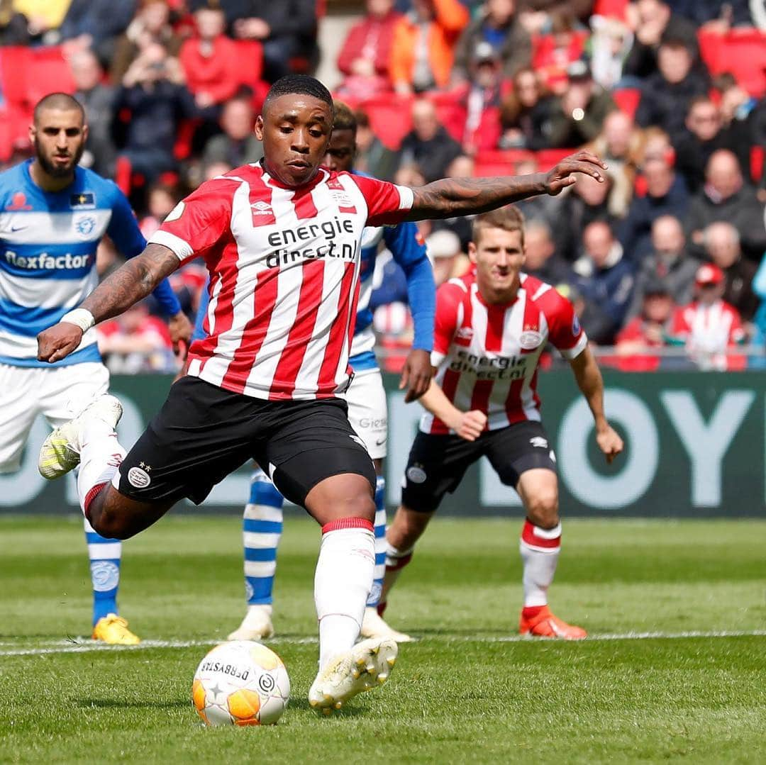 PSVアイントホーフェンさんのインスタグラム写真 - (PSVアイントホーフェンInstagram)「GOALS.  @stevenbergwijn 🤜🏽🤛🏻 @luukdejong9  #PSVGRA」4月15日 18時09分 - psv