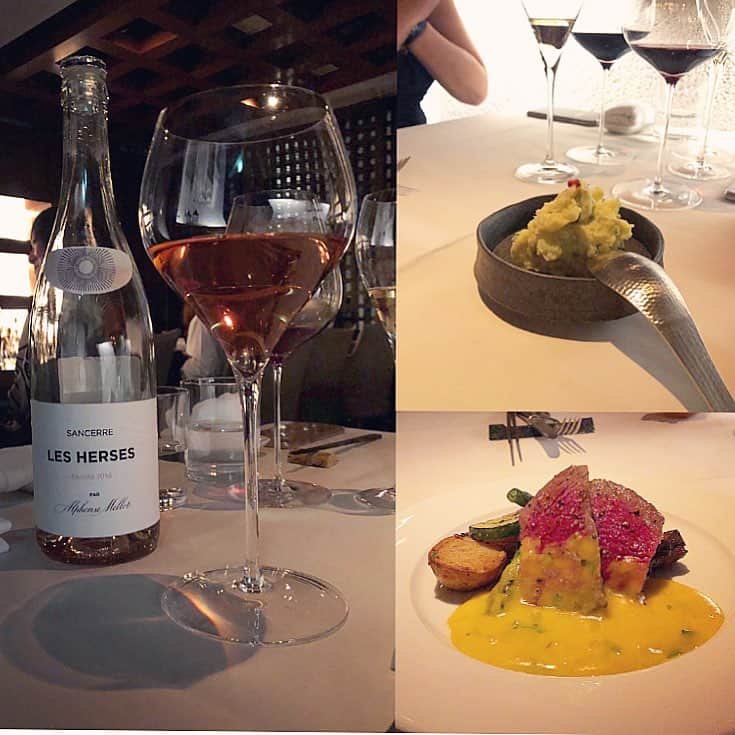のインスタグラム：「🍷🥂… ・ 週末の夜は。 女子会の巻。  最近。お風呂入ってるタイミングにて。 携帯が鳴る事が多いこの頃にて今回も。  お風呂入ってるタイミングにて。 お誘いのご連絡いただきまして。  お腹ぺこぺこと 夜ごはんをまだいただいて いなかったタイミングでしたところ。  たまには大人時間に出かけるのも。 楽しそうだなぁと。途中参加にて。  カンパイの巻。  そして。店内では。 女子率高いお店に。 女子力低い自分へ。 ハタと気づくとき。  昨年はなりふり構わずにと 制作に没頭していた1年でしたから 今年は身なり気にかける時間も必要だなぁと  歳の重ね方 みつめる夜 👀… ・  ご案内頂いたお店では。 ワインが充実していて。 お料理もタイプでして。 通い憩いたいお店にて。  お誘いいただきまして。 有り難き夜なのでした。  つづく…  #🙏 #ごちそうさまでした ・ ・ ・ ・ ・ 🌸" 作品展示情報… ・ 『第7回 郷さくら美術館 桜花賞展』 … 会場：郷さくら美術館 ・ 「郷さくら美術館　桜花賞」展は、「桜」を描いた現代日本画を多くの方々にご覧頂き、日本画の素晴らしさを再発見してもらうことを目的とした展覧会です。今回もこれからの活躍がますます期待される日本画家31名が、日本美術でおなじみの「桜」という大変難しいモチーフを相手に、それぞれの持ち昧を生かした個性的な素晴らしい桜の絵画に仕上げています。現代日本画家たちの個性を、豊かな桜花の美しさを、どうぞお楽しみください。  東京都目黒区上目黒1-7-13　 TEL：03-3496-1771  東急東横線、東京メトロ日比谷線 中目黒駅より徒歩５分 ◼︎詳しくはホームページをご覧ください … ・ ・  #🌸 #春 #spring #ワイン #wine #夕食 #dinner  #夜食 #おつまみ #しゅわしゅわ #ロゼ #food  #Tokyo #food #フレンチ #お肉大好き  #beef #ステーキ #steak #ベアルネーズソース #お肉 #ポテトサラダ #potato #日本画家 の #外出こんなもん」