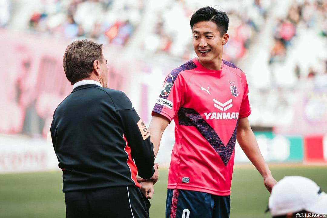 Ｊリーグさんのインスタグラム写真 - (ＪリーグInstagram)「Play Back JLEAGUE⚽️📸﻿﻿﻿ ﻿﻿﻿ 🏆#明治安田生命Ｊ１リーグ 第７節 ﻿﻿﻿ 印象的なシーンをプレイバック🔥﻿﻿﻿ ﻿﻿﻿ #Ｊリーグ ﻿﻿﻿ #jleague﻿﻿﻿ ﻿ ﻿ #清水エスパルス#チョンテセ#松原后 #横浜Fマリノス#マルコスジュニオール #FC東京 #ディエゴオリヴィエイラ #川崎フロンターレ #知念慶#小林悠 #浦和レッズ#エヴェルトン #サンフレッチェ広島#渡大生 #大分トリニータ#オナイウ阿道 #セレッソ大阪#都倉賢 #湘南ベルマーレ#曹貴裁  #松本山雅FC﻿#反町康治 ﻿ ﻿ #soccer #サッカー﻿ #soccerphotography#⚽️」4月15日 18時18分 - jleaguejp