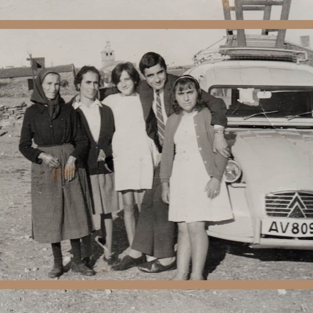 Citroënさんのインスタグラム写真 - (CitroënInstagram)「For generations, Discover EP3 of our "Generations Series". ➡ Link in Bio 📹 . #Citroën100 #Generations #InspiredByYou #InspiredByFans」4月15日 18時19分 - citroen