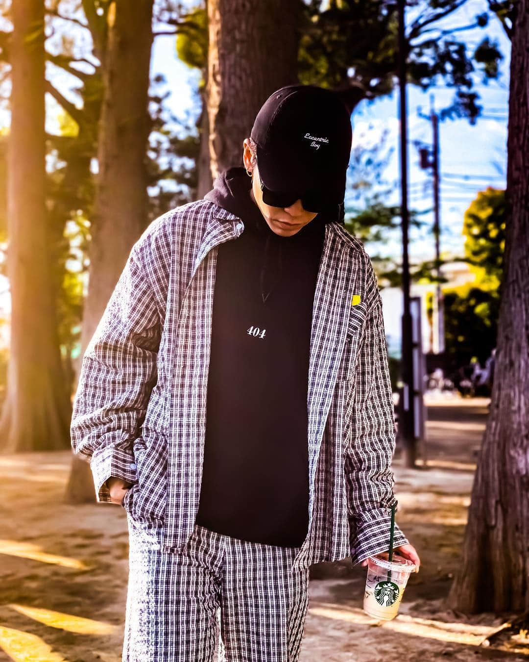 Show-heyさんのインスタグラム写真 - (Show-heyInstagram)「Chill time☕️☀️🚶‍♂️ Shirt&Pants @beep_ss  Hoodie&Cap @thenotfound_official」4月15日 18時23分 - showhey198366