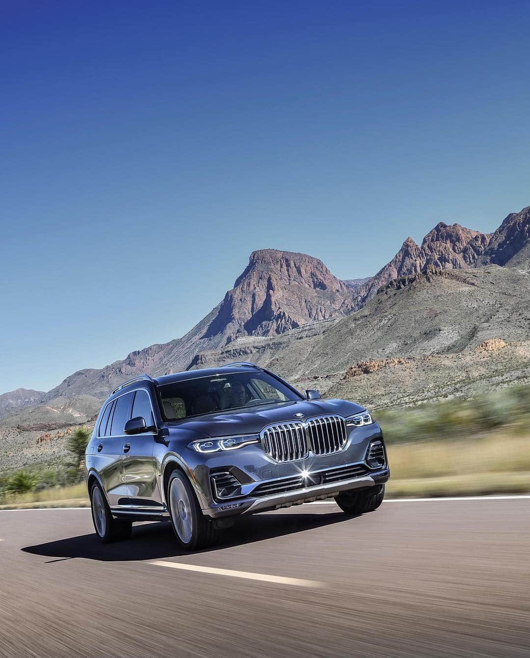 BMWのインスタグラム：「Nothing beats an early morning drive. THE X7. #THEX7 #BMW #X7」