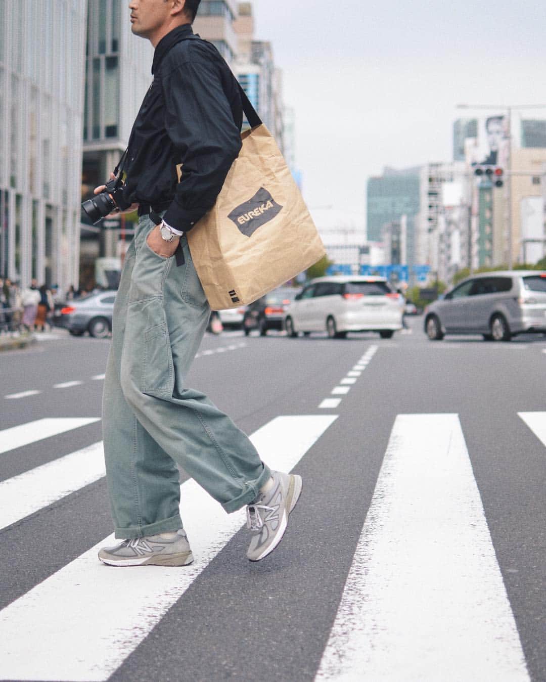yukiのインスタグラム：「@youichi_ohwashi  表参道を闊歩するよーさん #graphpaper  #thomasmason  #lechoppe  #usairforce  #newbalance  #maisoneureka  #bestpackingstore」