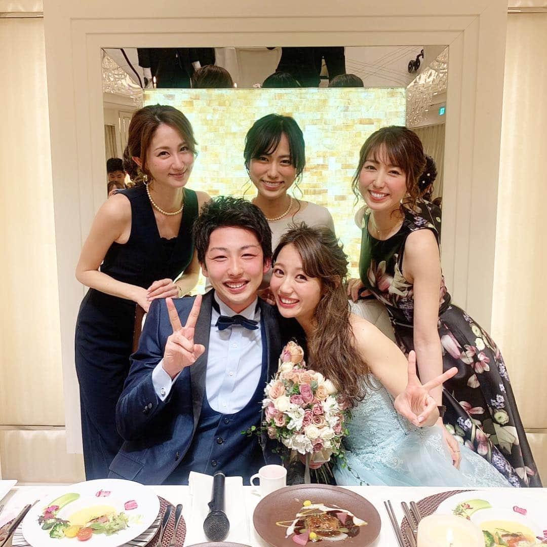 柏木美里さんのインスタグラム写真 - (柏木美里Instagram)「週末は大好きなはるきゃんの結婚式でした😻 もう7年の付き合いになるんだね✨ 大切な時間をありがとう💕 素敵すぎる式で、泣いたり笑ったり泣いたり（笑） 幸せを祈っております✨✨ #happywedding #friendsforever #Aclass #オートサロン #レースクイーン #やってて良かった #出会いに感謝」4月15日 18時42分 - misato_kashiwagi