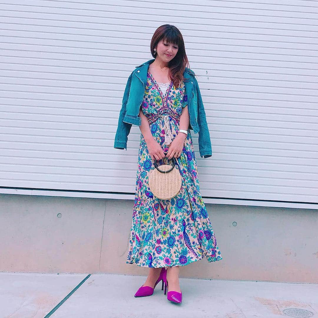 mii_stagramさんのインスタグラム写真 - (mii_stagramInstagram)「🌈🌺🐢💃🌴 ・ 月曜日(^ー^)お疲れ様でしたぁ〜♪ ・ @base.aliceholly さんの👗 派手派手でカラフルな色使いが 大好き過ぎる〜💜💛💚💙❤ ・ 前から見ても横から見ても 後ろから見てもカワイイ～(,,> <,,)♡ ・ 今日みたいなポカポカ陽気だと もう堂々と着れる🤗 夏になったらハットにサンダルで リゾートコーデしたい🌞🌴🌺✨ ・ 夕方で暗くなっちゃった😱 今度は太陽の下で撮りたい！！ ・ ・ #バッグ：#ルピス @queen.lupis (bag0047) ・ ・ ・ ・ ・ ・ ・ #Aliceholly#アリスホーリー #coordinate#fashion#今日のコーデ#今日の服#コーデ#コーディネート#ファッション#大人カジュアル#カジュアルコーデ#きれいめカジュアル#きれいめコーデ#40代コーデ#40代ファッション #マキシワンピ#プチプラ#プチプラコーデ #ワンピース#リゾートコーデ #韓国ファッション#セレクトショップ#ザラジョ#おしゃれさんと繋がりたい #お洒落さんと繋がりたい #インフルエンサー#pr」4月15日 18時42分 - miyuki.0419.karemari