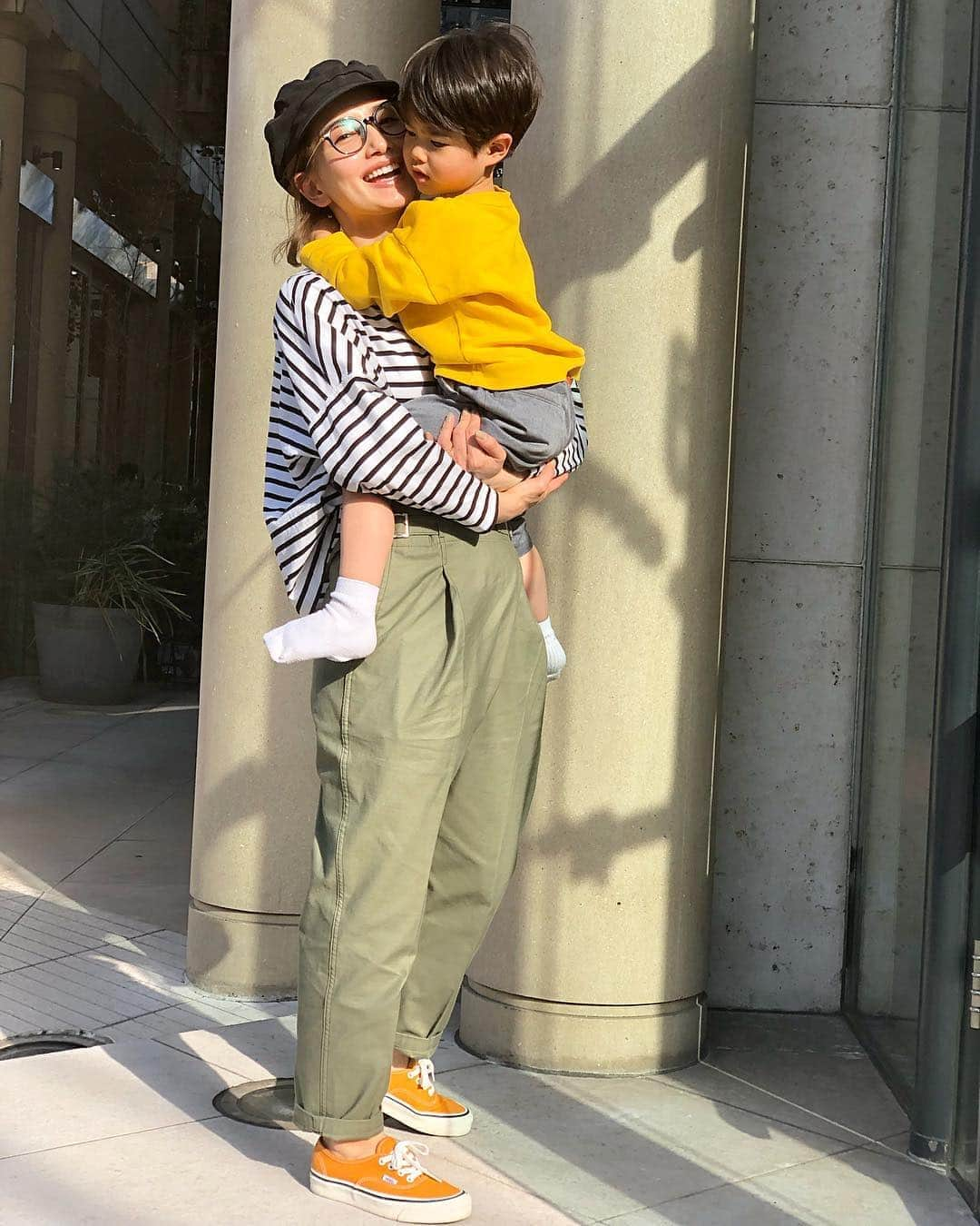 辻元舞さんのインスタグラム写真 - (辻元舞Instagram)「. 大きな赤ちゃん👶🏻♡ 大きくなりたくないからご飯は食べないらしいです 笑 #一歩もあるかない#降りたと思ったら#走って止まらない 笑#極端すぎる#暴走系男子#赤ちゃん返り#長男#3歳#男の子#男の子ママ#instagood#happy#love#me#長男イヤイヤ期記録」4月15日 18時54分 - mai_tsujimoto