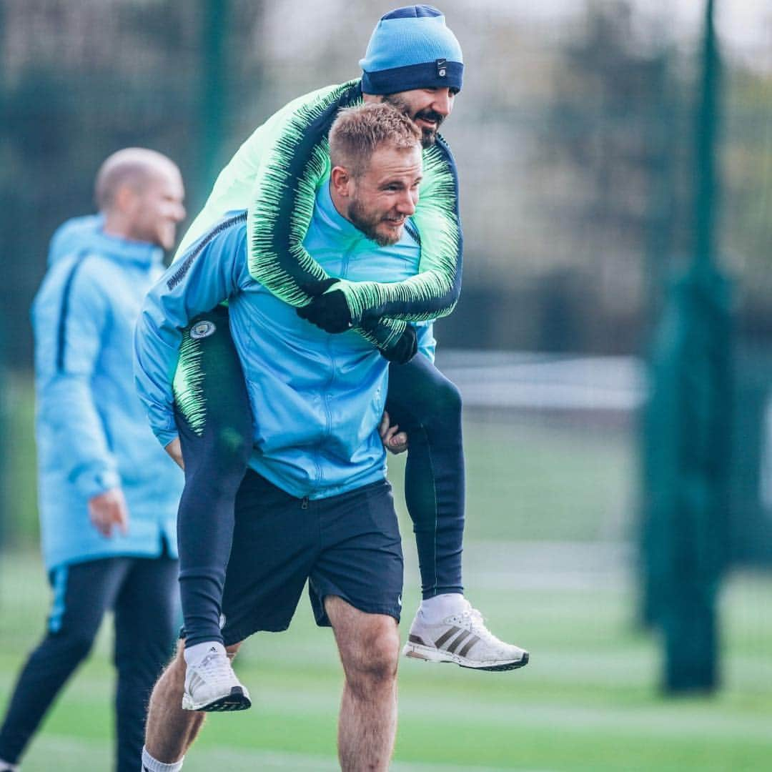 マンチェスター・シティFCさんのインスタグラム写真 - (マンチェスター・シティFCInstagram)「Plenty of #MondayMotivation for you! 👊💪 #mancity」4月16日 0時28分 - mancity