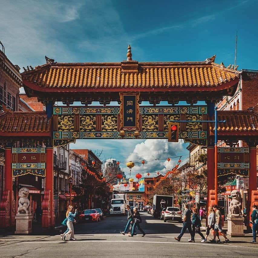 Explore Canadaさんのインスタグラム写真 - (Explore CanadaInstagram)「If you’re visiting Victoria, take a stroll through the oldest Chinatown in Canada, and the second oldest in North America after San Francisco’s. The Gate of Harmonious Interest (pictured here), marks the entrance to the centre of Chinatown which was designated a National Historic Site in 1995. Grab a bite to eat at one of the many Chinese owned restaurants, shop for souvenirs, and explore the narrow Fan Tan Alley. #ExploreCanada 📷: @steveglwalsh 📍: @tourismvictoriabc, @TourismVancouverIsland, @HelloBC . Abonnez-vous à @explorezsansfin pour voir nos publications en français! . #ExploreVictoria #ExploreVancouverIsland #ExploreBC #Chinatown」4月16日 0時22分 - explorecanada