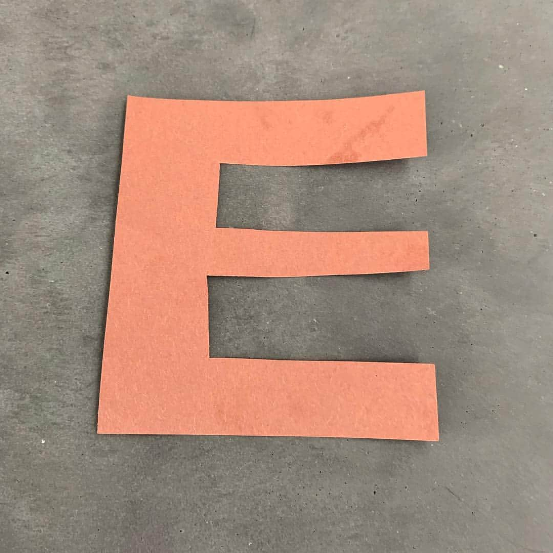 アンナ・パキンさんのインスタグラム写真 - (アンナ・パキンInstagram)「When your kids excitedly tell you they made you a “brownie” at school... “get it mummy? Brown E”. The outside me is just proud mama that they have a sense of humor. (Mummy who struggles w an ED secretly relieved that I didn’t have to demonstrate non emotional food behaviors by of course eating what they made me. Working towards a day when I only have the first thought) #edrecovery」4月16日 0時22分 - _annapaquin