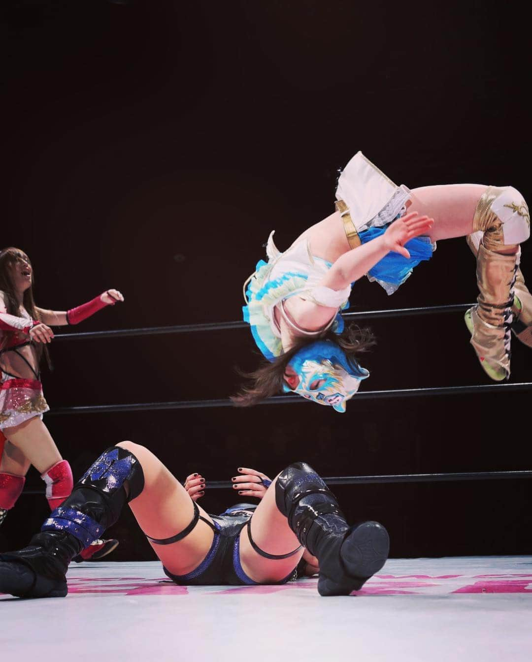 スターライト・キッドさんのインスタグラム写真 - (スターライト・キッドInstagram)「2019.4.14 in Shinkiba vs Konami&AZM&Bea  Team Arisa Hoshiki&Saki Kashima  この日は久々にAZMから勝利しました‼️対策を練った結果が出せて良かった︎☺︎ そしてドラフト会議2019。 今回もまゆさんから第1指名をいただきました✨本当に嬉しかったです😭 これからもSTARSのメンバーとして頑張っていきます💪  #スターライトキッド #スターダム #逆転勝ち #ドラフト会議 #STARS」4月16日 0時23分 - stardom_starlightkid