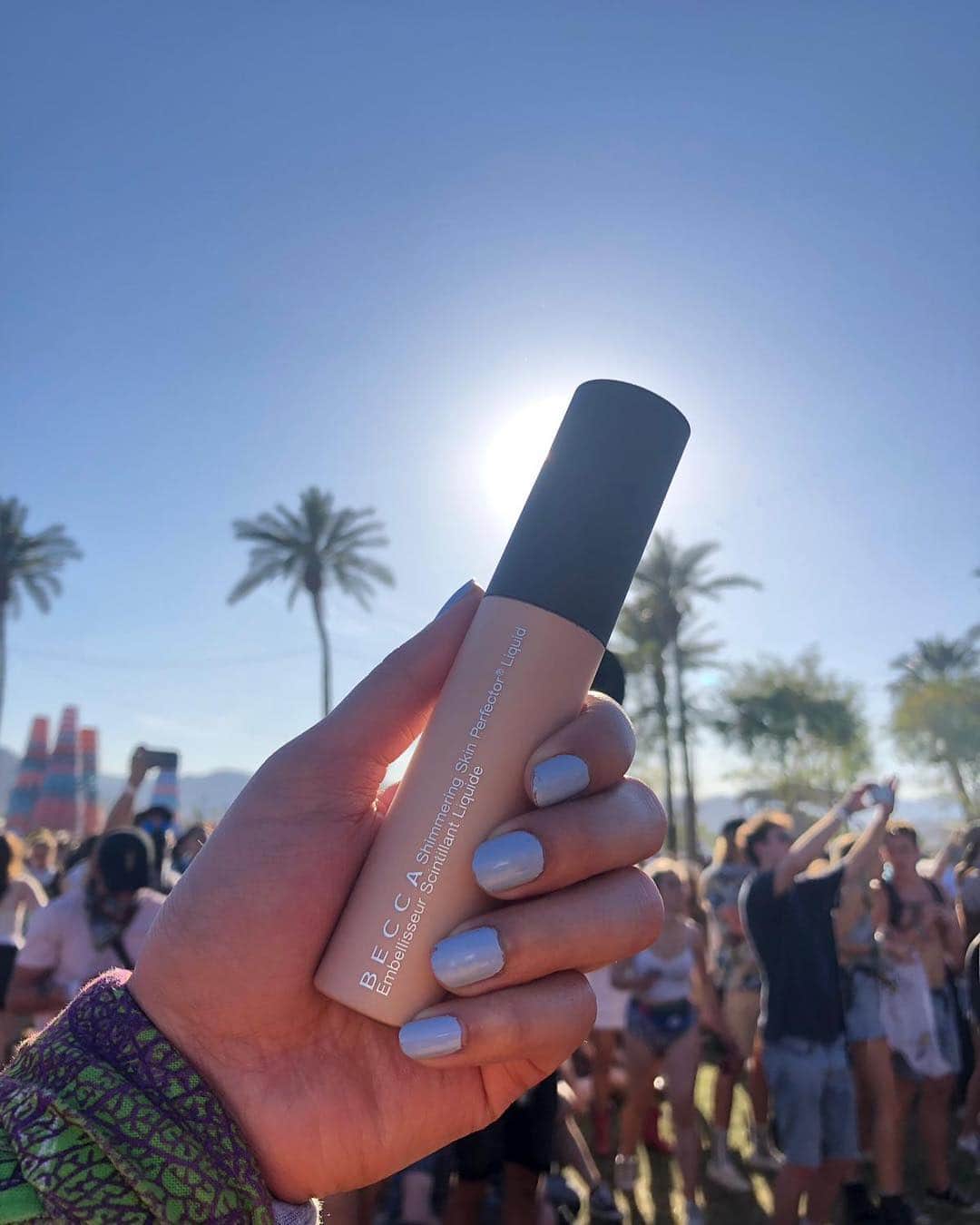 BECCAさんのインスタグラム写真 - (BECCAInstagram)「Let’s make ✨GLOW✨ the headliner this festival season. Amp up your skin’s inner radiance with our Liquid Highlighter #FestivalEssentials #BECCAGlow 📸: @tiaraa_k」4月16日 0時24分 - beccacosmetics