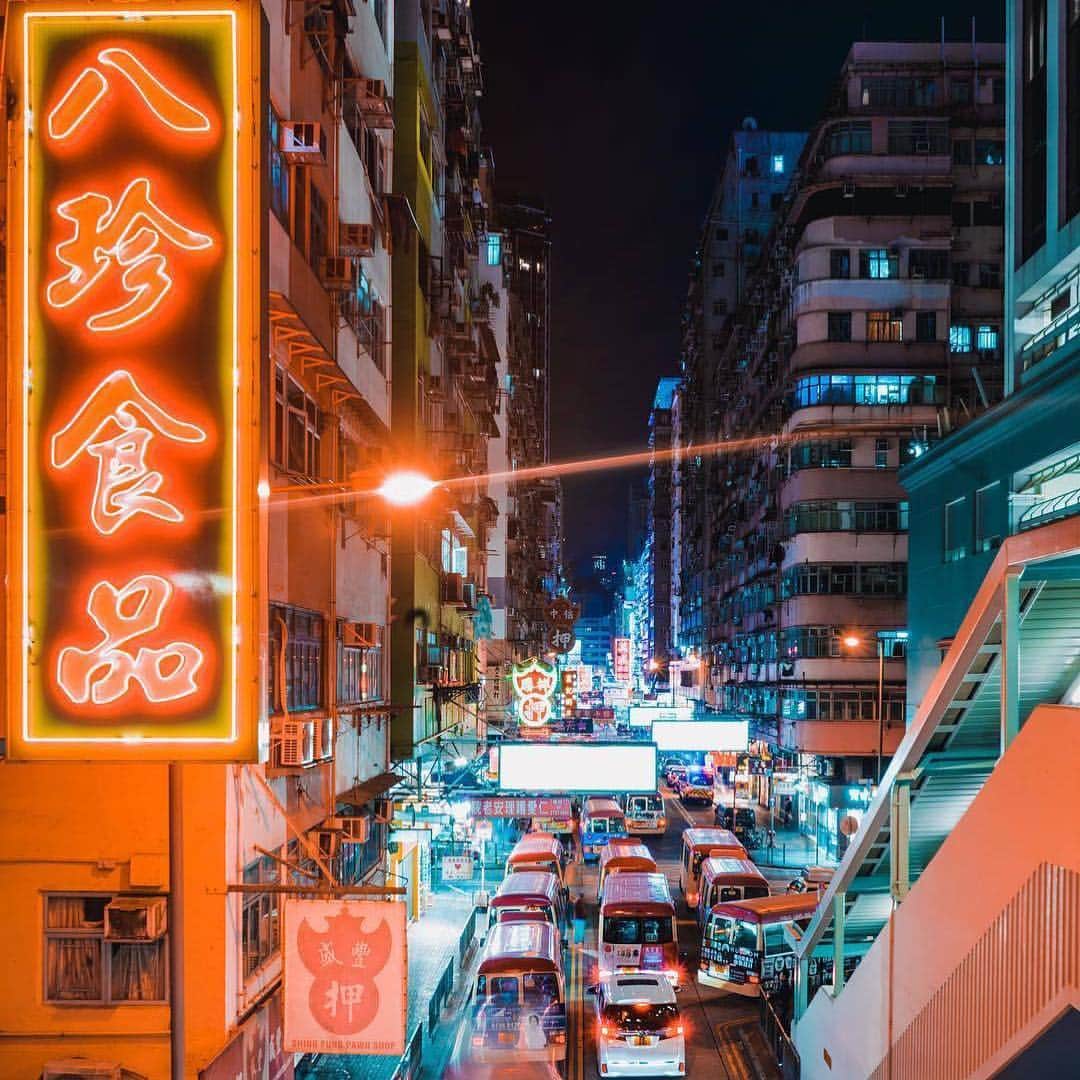 Discover Hong Kongさんのインスタグラム写真 - (Discover Hong KongInstagram)「Check out Mong Kok’s one-of-a-kind nightscape. 去旺角玩，要拍夜幕下的矚目燈影！ 📷: @_jim_s_ #DiscoverHongKong #repost」4月15日 19時04分 - discoverhongkong