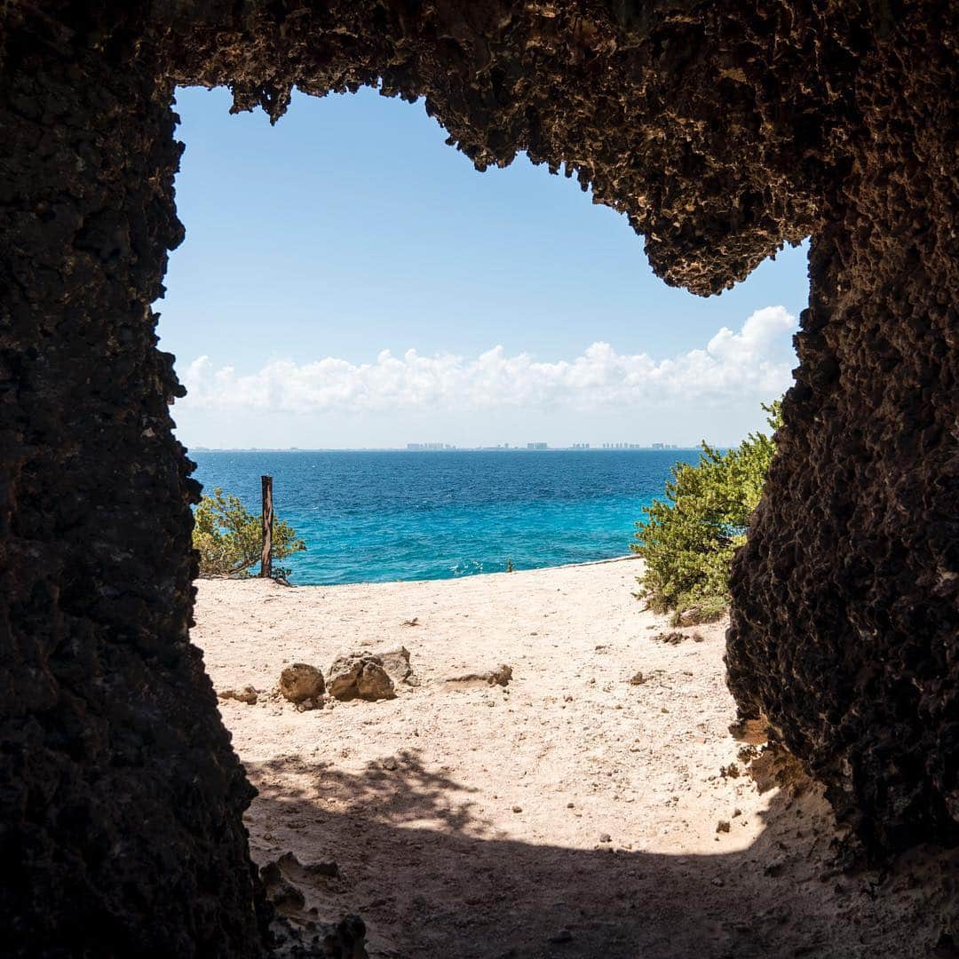 ルフトハンザさんのインスタグラム写真 - (ルフトハンザInstagram)「About 8 miles away from Cancún lies the island Isla Mujeres, which offers its visitors snorkeling and diving spots as well as many small, hidden corners where you can be on your own. It is tempting to relax and unwind. #Lufthansa #CityOfTheMonth #Cancún」4月15日 18時58分 - lufthansa