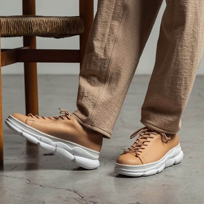 のインスタグラム：「. MARKAWARE "COW HIDE CLOUD TENNIS" #doublesole  #tennisshoes  #sneaker  #sustainablefashion #markaware  @markaware_marka_official」