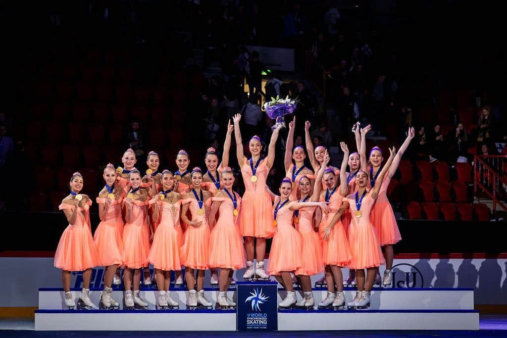 ISUグランプリシリーズさんのインスタグラム写真 - (ISUグランプリシリーズInstagram)「It’s worth it in the end.  #WorldSynchro #SynchroSkating」4月15日 19時04分 - isufigureskating_x