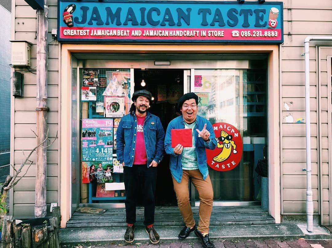 モッチェ 永井さんのインスタグラム写真 - (モッチェ 永井Instagram)「ワイラーズのみんなに連れてってもらって、岡山駅近くの「JAMAICAN TASTE」にお邪魔しました。﻿ありがとうございました！ ﻿ Blue Beat盤を1枚GET。何時間でも居れそうだった…﻿ ﻿ #jamaicantaste﻿ #ジャマイカンテイスト﻿」4月15日 19時09分 - mocche_nagai