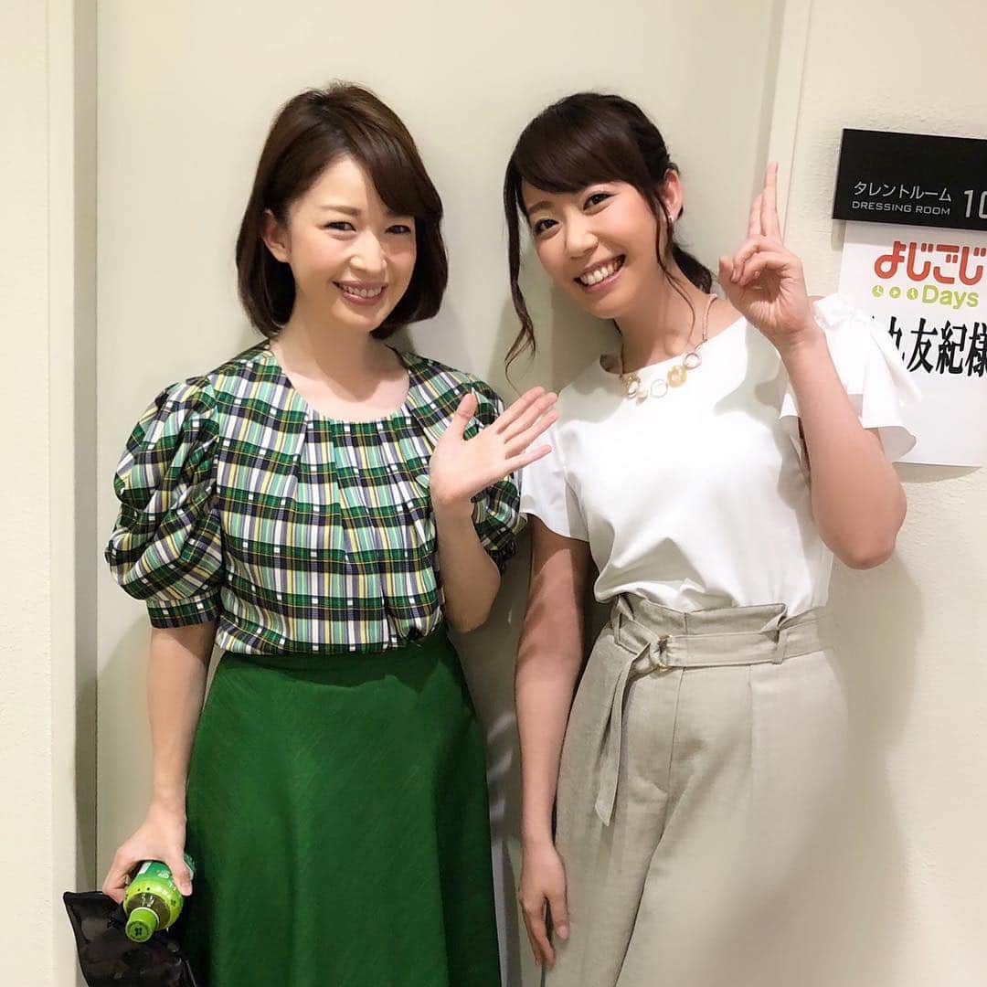須黒清華のインスタグラム：「今日はスタンバイ中の松丸さんに会えました〜💕 久しぶりすぎて、5分くらいしかなかったけれど、弾丸トーク‼️ 話し足りなかった〜😂笑 でも、元気出ましたっ✨✨ #松丸友紀 アナ #よじごじdays #テレビ東京アナウンサー」