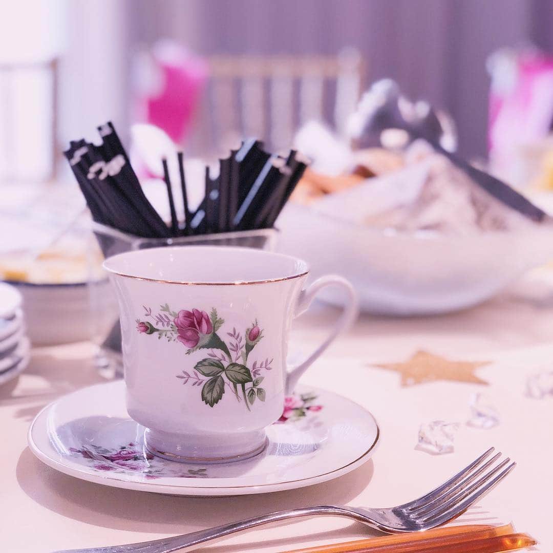 今井キラのインスタグラム：「昨日はピッツバーグのお茶会でした☕️ 皆さんとても華やかで素敵でした🌹」