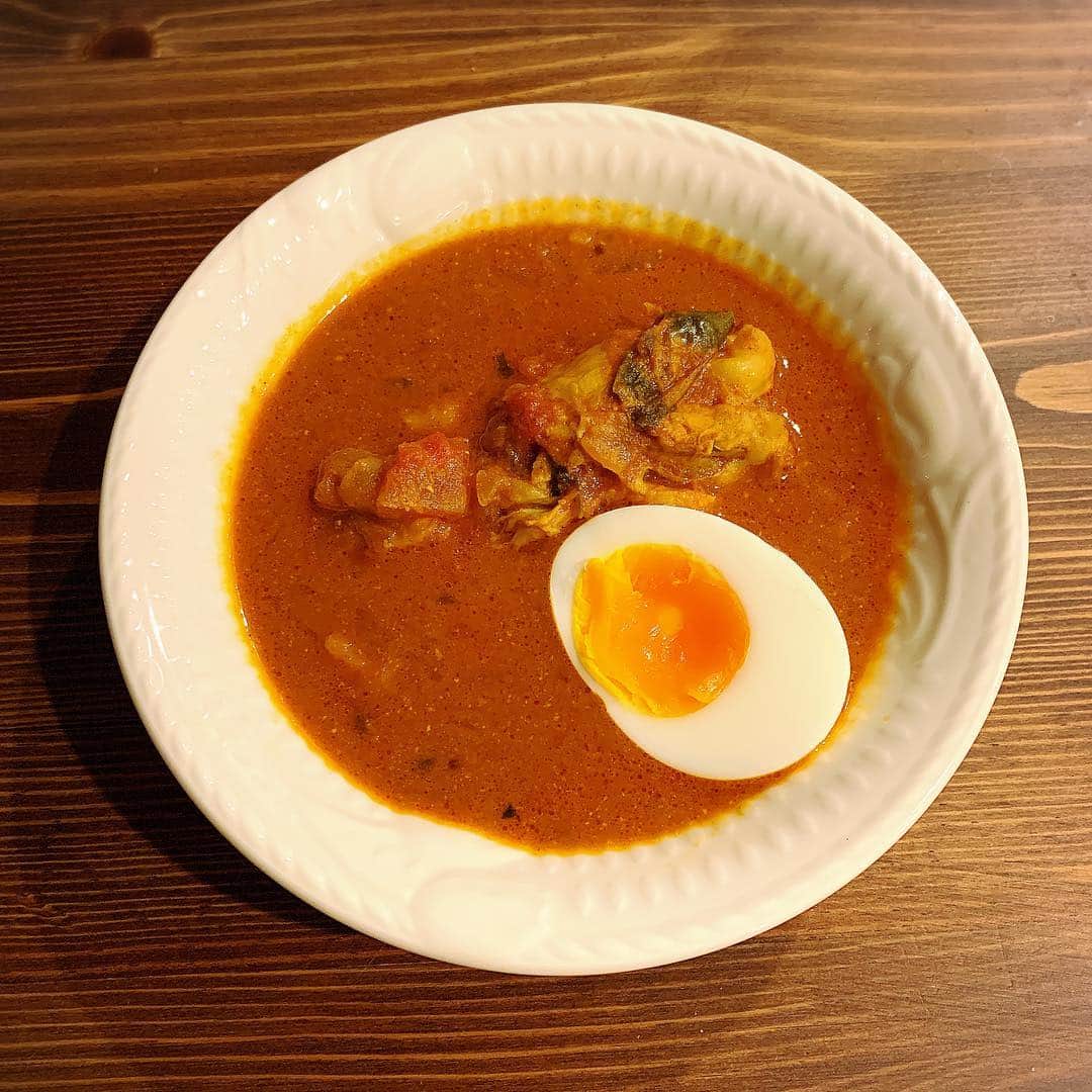 星村麻衣のインスタグラム：「ルーを使わない青唐辛子とチキンのカレー完成🍛 カレー作り楽しい✨ そして奥が深い✨ #cooking #curry  #chicken」