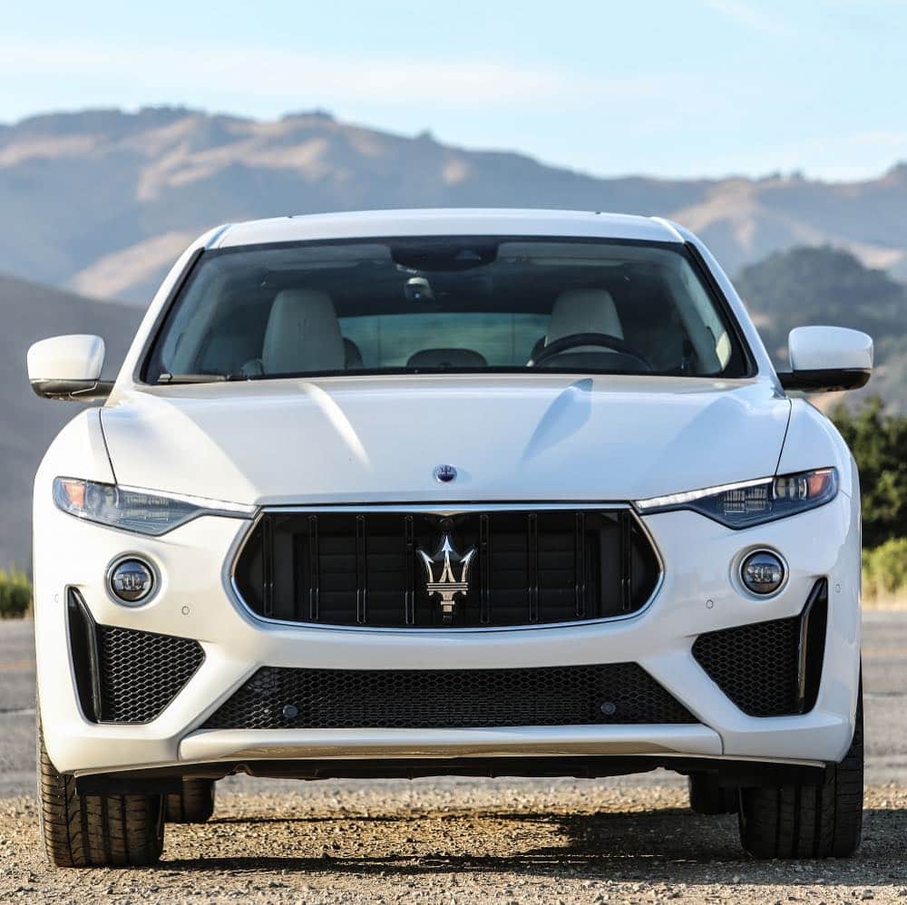 Maserati Japan | マセラティ ジャパンのインスタグラム：「SUVに最適なドライビングポジション、そしてパフォーマンスとラグジュアリーを融合したレヴァンテ GTS。自然吸気エンジンのようなレスポンス実現したツインターボV8エンジンを搭載し、新たな次元のSUVドライブを体験いただけます。 #Maserati #マセラティ  #MaseratiJapan #マセラティジャパン #Levante #V8 #SUV」