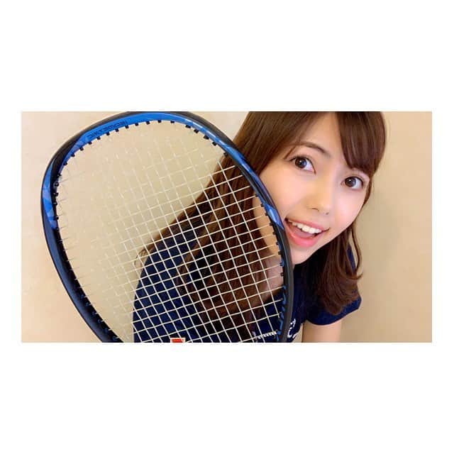 川又智菜美のインスタグラム：「月曜日ですね🤭﻿﻿ 今週もがんばりましょう❤️﻿﻿ ﻿﻿ 今日はテニスのお話…﻿﻿ 一年ちょっと前から、テニスをはじめました🎾﻿﻿ ﻿﻿ 一度もラケットを握ったことのない﻿﻿ 初心者からのスタート🔰﻿﻿ ﻿﻿ みるみるうちにハマっていって﻿﻿ 今ではテニス大好き人間に👩笑﻿﻿ ﻿﻿ 最近試合にも挑戦するようになり、﻿﻿ 愛用のラケットバッグと共に色んなところ行ってます🏃‍♀️﻿﻿ ﻿﻿ 因みに…ラケットとラケットバッグをみてわかる方はわかるかもしれませんが、大坂なおみ選手が大好きです😘﻿﻿ ﻿﻿ #テニス﻿ #大坂なおみ 選手 #一歩でも近づきたい﻿ #好きな選手たくさんですが #レフティー なので #クビトバ選手も敬愛しています #強くなりたい  #テニス女子 #ヨネックス #川又智菜美﻿ #ちなみテニス」