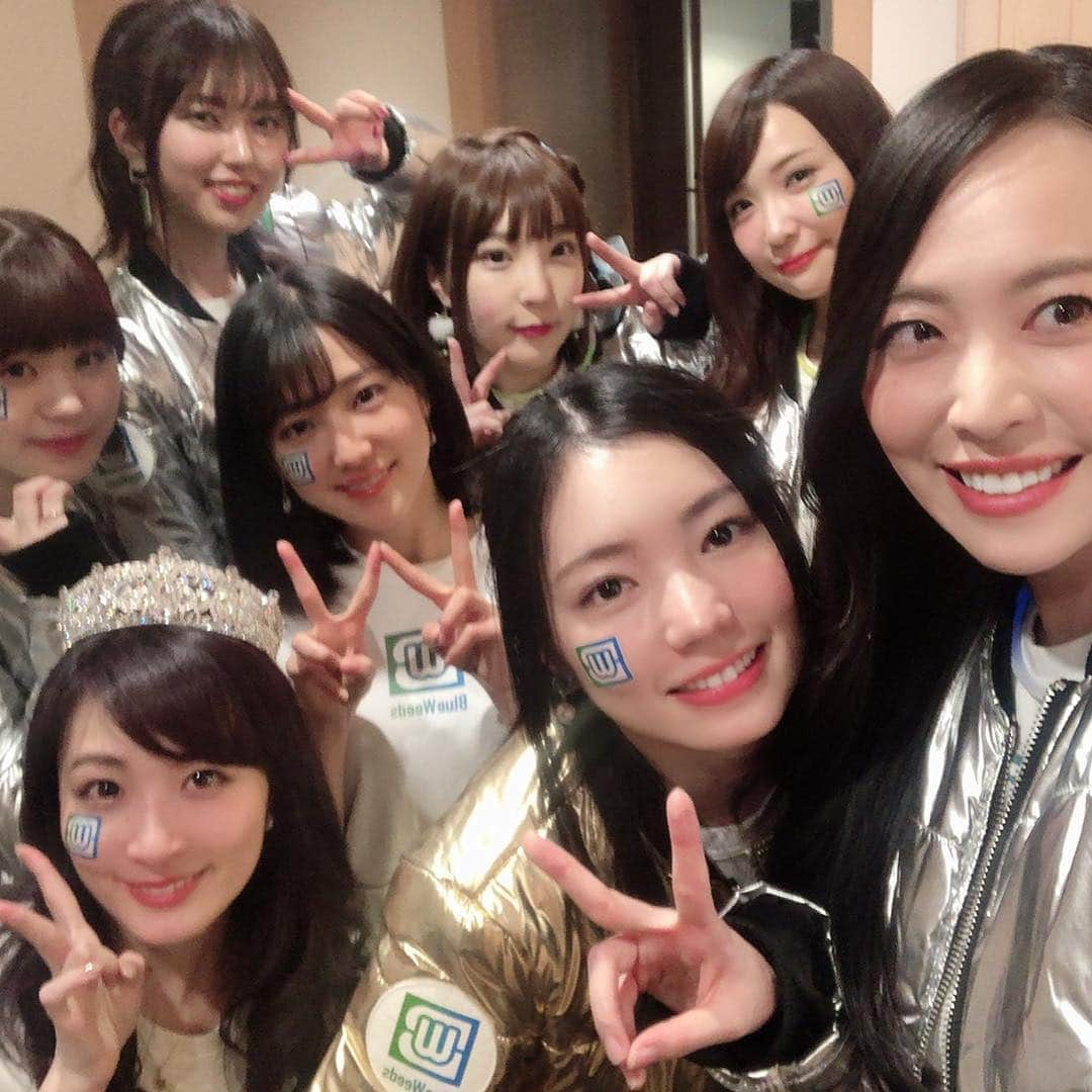 福田朱子さんのインスタグラム写真 - (福田朱子Instagram)「#eQリーグ は、 「芸能人女子エンタメeスポーツクイーン決定戦」というのが、 正式名称？？別名？？ww です。 . #eスポーツ の選手じゃなくて、 #タレント がeスポーツをエンタメしながら頑張ってるのです。 . だからね、お仕事やいろんな都合で練習量は各チーム各メンバー全然違ったはず。 実際 #blueweeds の中でも練習会に来れる来れないの差はありました。 . でもね、うちのチーム、10人全員day1からday4の間に選手として試合出てるんです。 . もちろん、少人数のチームはボンバーマンなんか確実に人足りないし、きっと大変だったと思う。 だから、サンカラーズさんなんかは本当にすごいけれども！ . . 10人いたらその分個人差があるもの。得意不得意、やる気、時間。 . でも最終的に、本当にチーム全員で優勝を目指して頑張れていたと思います。 . なんで頑張れたのかは、正直、本人達にしかわからないことだけど。 . . 試合に出たことがない子が、 「私、試合でたいです！」 eQキャンプに来れなかった子が、 「やっと来れました！」と言うたびに嬉しかったし、 文句ひとついわず練習会に沢山来てどんどん上手くなる子は頼もしかった。 . . そんなこんなの色んなことを踏まえて、キャプテンとしてどっしり構えていてくれたのが #白河優菜 . 私は思ったことすぐ言ったり、ぴゃーぴゃー言ったり、、 でも、ちょくちょくスッと前を見据えて何か言うのよ。スパッと。 . それに、楽しめ！楽しめ！ってうるさくしてたのは私だとしてw 本当の意味でのゲームを楽しむということは、 優菜ちゃんが、一番大切にしてくれていたこと。 . そのおかげで、みんながまとまっていたのだと思う。 . そうじゃなかったら、10人試合には出られないもん！！きっと！！ . . うん、良いチームだったなぁブルーウィーズ🍀✨」4月15日 19時26分 - syuko29