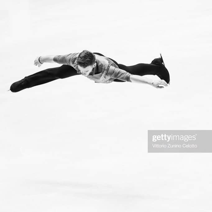 Phil Harrisさんのインスタグラム写真 - (Phil HarrisInstagram)「Flying into the week head first! 👊🏼💪🏼⛸🦋 #mondaymotivation . . . @gettysport @pulsinhq @villagegym @oniceperspectives @figureskating_ @gymmonkee #figureskating #iceskating #butterfly #figureskater #fly #actionshot #icedance #hardwork #performance #choreography #athlete #fitness #competition #life #art #love #passion #motivation #monday」4月15日 19時32分 - phil1harris