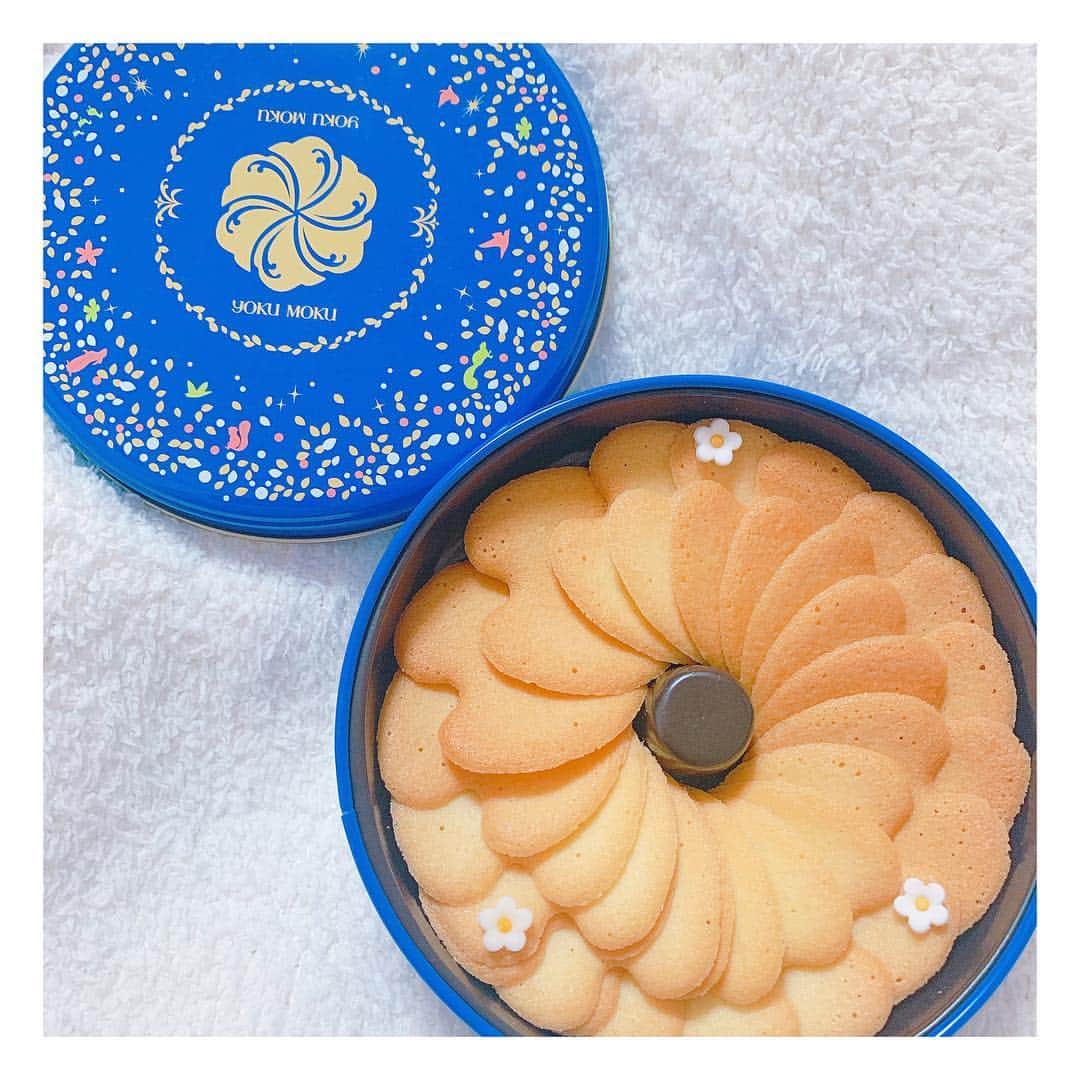 筒井萌子のインスタグラム：「* とっても可愛いお菓子を頂きました◡̈⃝🌼 食べるのもったいな〜いって言いながら 美味しすぎてパクパク食べちゃった🤤✨ ・ #筒井萌子 #女優 #actress #モデル #model #岡山  #shooting #instagood #instalike #converse #撮影 #followme #instalike #ブリヂストンゴルフ #tommyjeans #dhoric #snidel #lee #ゴルフ #ゴルフ女子 #ゴルフコーデ #골프 #좋아요반사 #좋아요그램 #좋아요환영 #데일리그램 #패션 #오오티디 #카페 #카페 #ジャパンゴルフフェア #yokumoku」