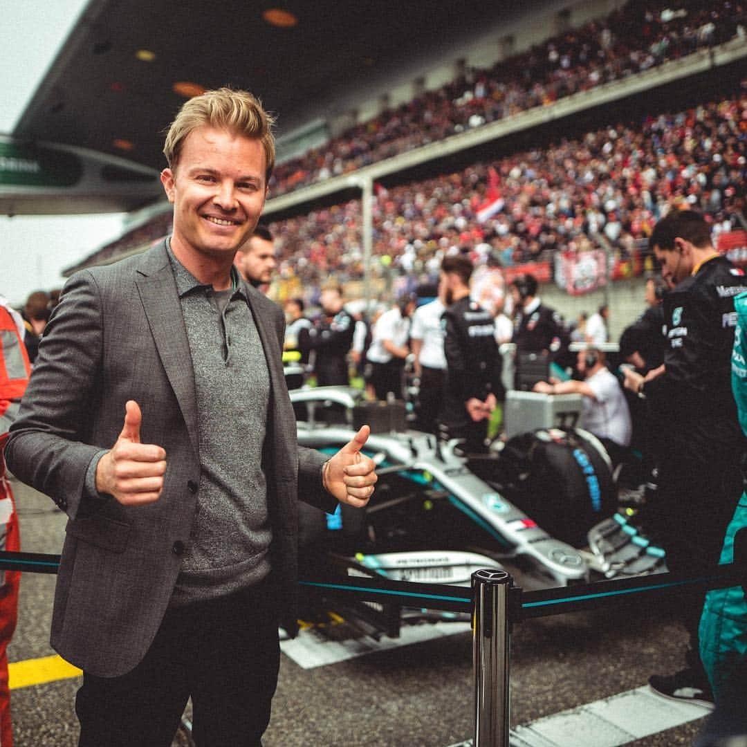 ニコ・ロズベルグさんのインスタグラム写真 - (ニコ・ロズベルグInstagram)「#ChineseGP ✅ my race vlog from sunday is on my youtube channel!! go check it out 😉👉🏻 link in bio  #f1 #formula1 #formulaone #1000thrace」4月15日 19時33分 - nicorosberg