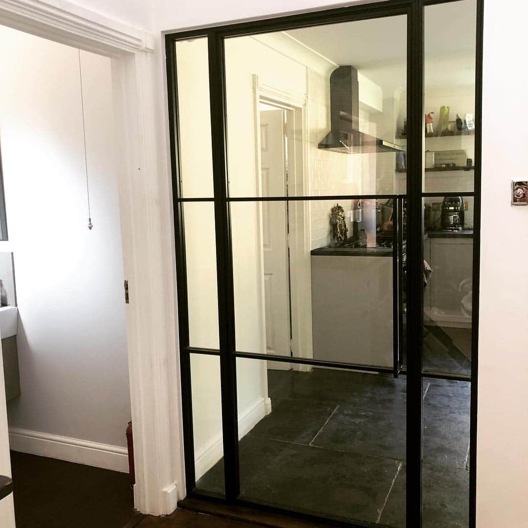 モンス・セルメルローさんのインスタグラム写真 - (モンス・セルメルローInstagram)「Swipe for before and after! A shoutout to my friends at @murum.stockholm who have made industrial glass doors affordable (they’re normally RIDICULOUSLY pricey). They have completely opened up our home and made it so much brighter. Best investment ever! And this is not an add in any way, just very happy with the service, product and price in comparison. #industrialdoors #murum」4月15日 19時45分 - manszelmerlow