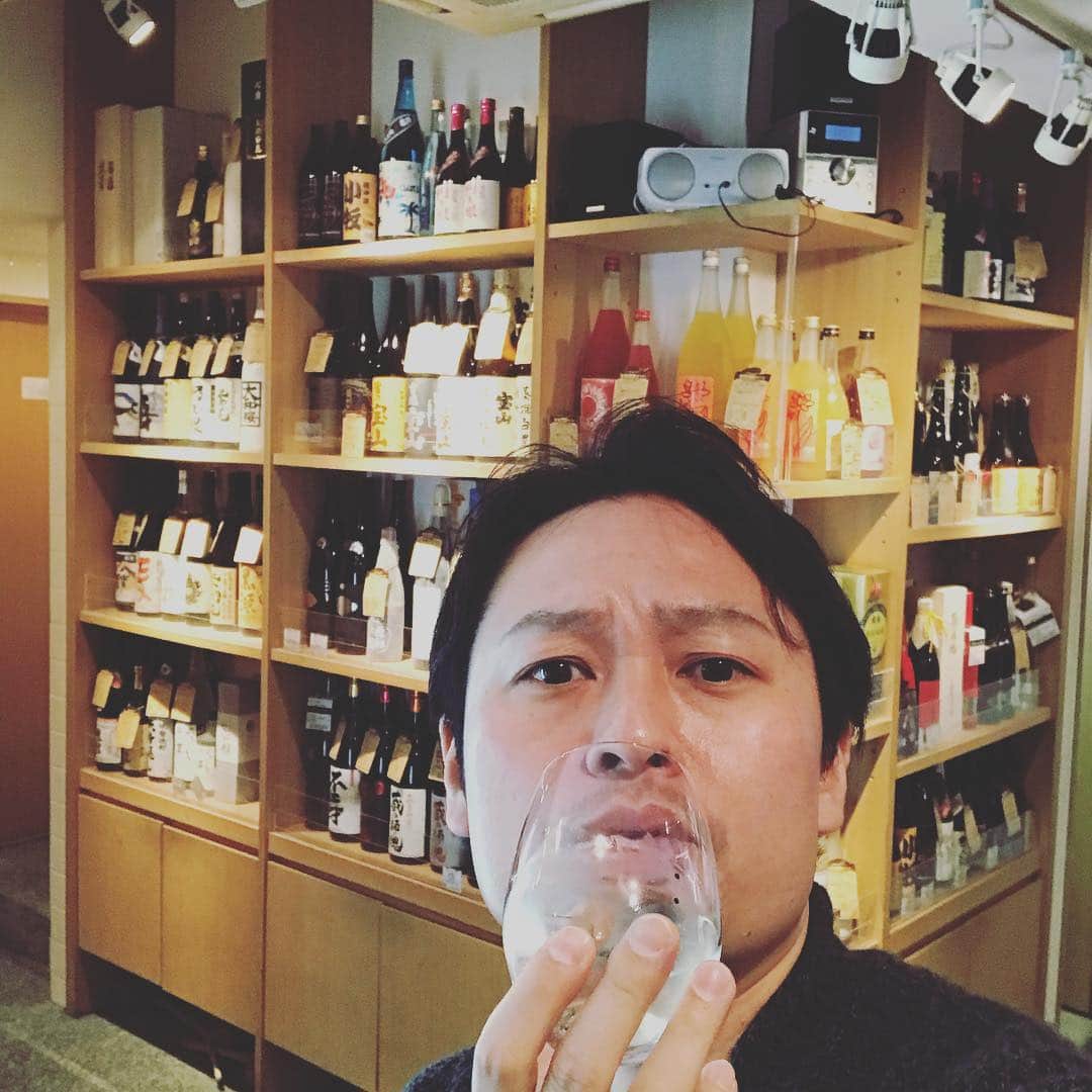 片岡千壽さんのインスタグラム写真 - (片岡千壽Instagram)「特に何もない日々を過ごしてます。と言いますが、日々序幕の踊り、次女、いゃ侍女を頑張っております。最近では銀座の日本酒バーと古臭い老舗の、否！！古風で素敵な居酒屋で食べたアジフライが最高に美味しかったです✨✨ 近況報告って感じですな。有難うございました。 #歌舞伎座 #四月大歌舞伎 #平成代名残絵巻 #次女 #いゃ #侍女 #片岡千壽 #日本酒 #最高のアジフライ #銀座 #さぁ皆んなで探そうぜ！」4月15日 19時45分 - senju.kataoka