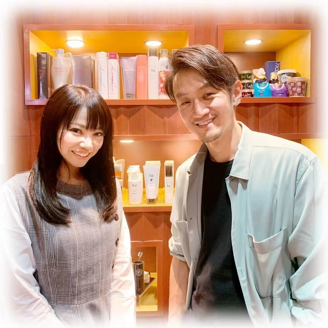 柴本愛沙さんのインスタグラム写真 - (柴本愛沙Instagram)「Ramieでカラーしてきました✨ カットする予定はなかったけど、あまりにも毛先の指通りが悪かったので、痛んでいる部分のみ軽くカットも💇‍♀️ 長さはあまり変わってないけど、指通りスルスルになった！ 今回はトリートメントしなかったけど、痛んでいるところ除くだけでだいぶ変わるんだね！ @katoutakahiro_ramie の技術はすごい‼️ 来月もお願いします☺︎ ☺︎ ☺︎ -------------------------- さて、だんだんと暖かくなってきて、 九州では夏日も多くなってきました。 もうすぐ肌の露出も多くなってきます。 銀座カラーでは今月から、 顔を含む全身脱毛が月額3,300円！ 無料カウンセリングのご予約は 『@ginzacalla_official』の 公式アカウントURLからキャンペーンcheck！ ------------------------- #銀座カラー　#脱毛　#全身脱毛　#顔脱毛　#callaPR #ramie #ramieginza #hairsalon #ginza #銀座ヘアサロン #銀座サロン #ヘアカラー #ヘアカット #前髪カット #ヘアサロン #ヘアメンテナンス #haircolor #haircut #少し切った #見た目わからない #手触り良すぎ  #春ヘア」4月15日 19時58分 - aisa_shibamoto