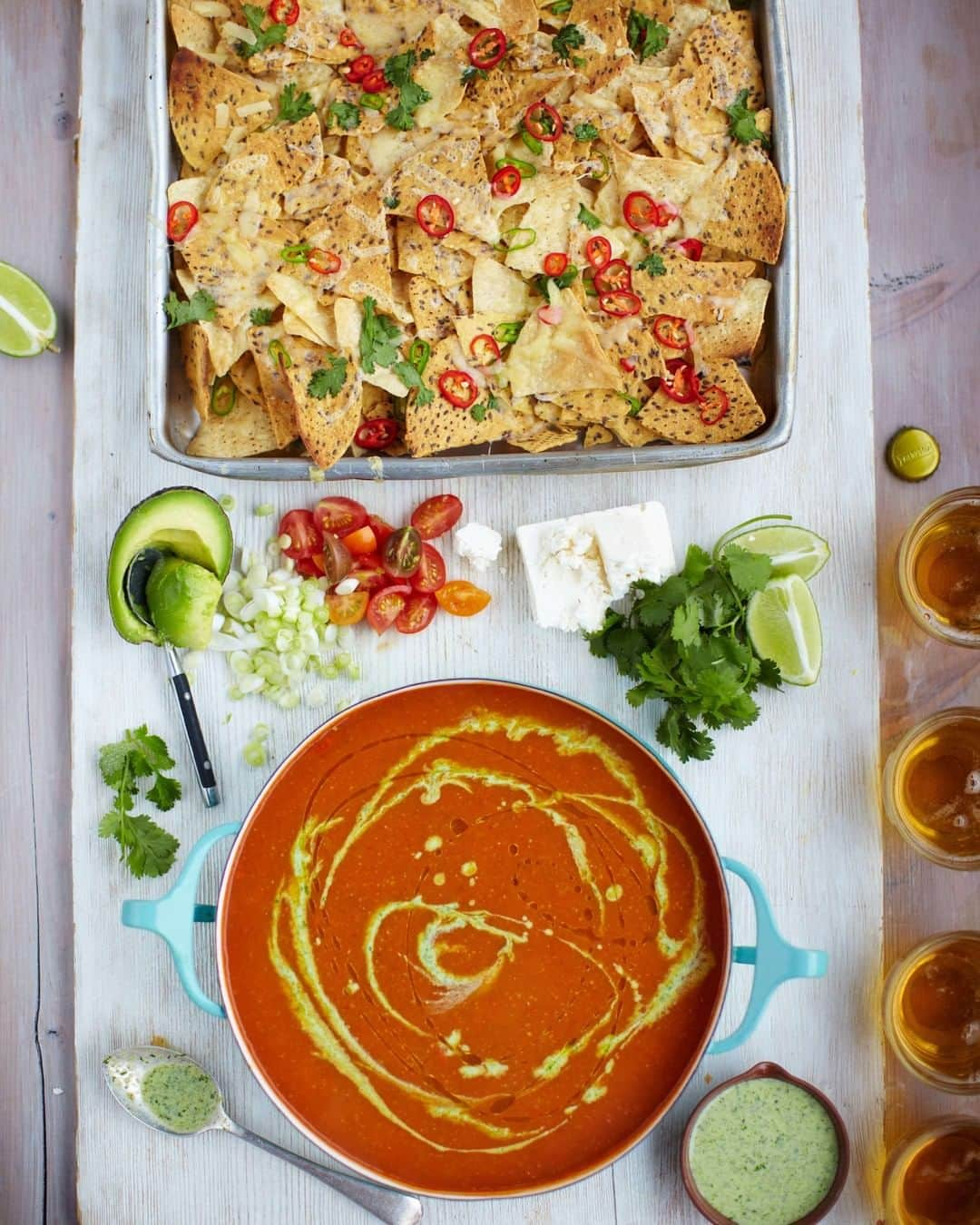 ジェイミー・オリヴァーさんのインスタグラム写真 - (ジェイミー・オリヴァーInstagram)「What's better than tomato soup? Tomato soup with chilli nachos! Oh yes! A 15 Minute Meal #MeatFreeMonday humdinger of a dish!」4月15日 19時50分 - jamieoliver